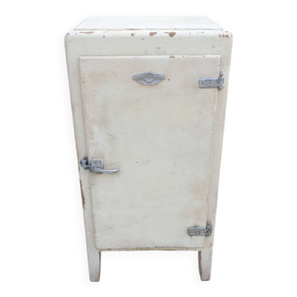 Old icebox