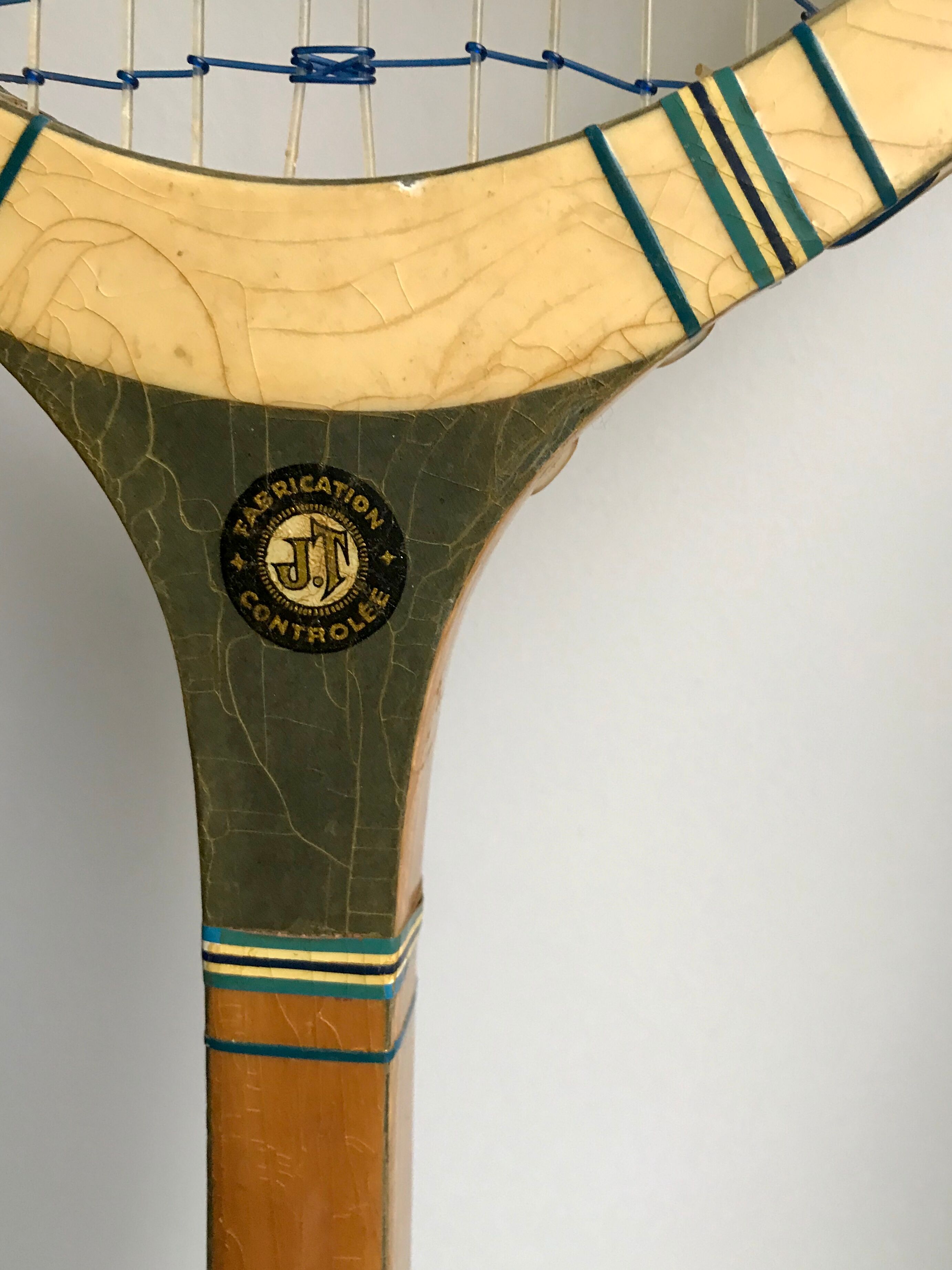 Popula 1960s tennis racket