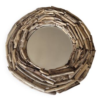 Très joli miroir en bois flotté.