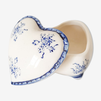 Small box of earthenware in the shape of a Heart, signed LBP limoges