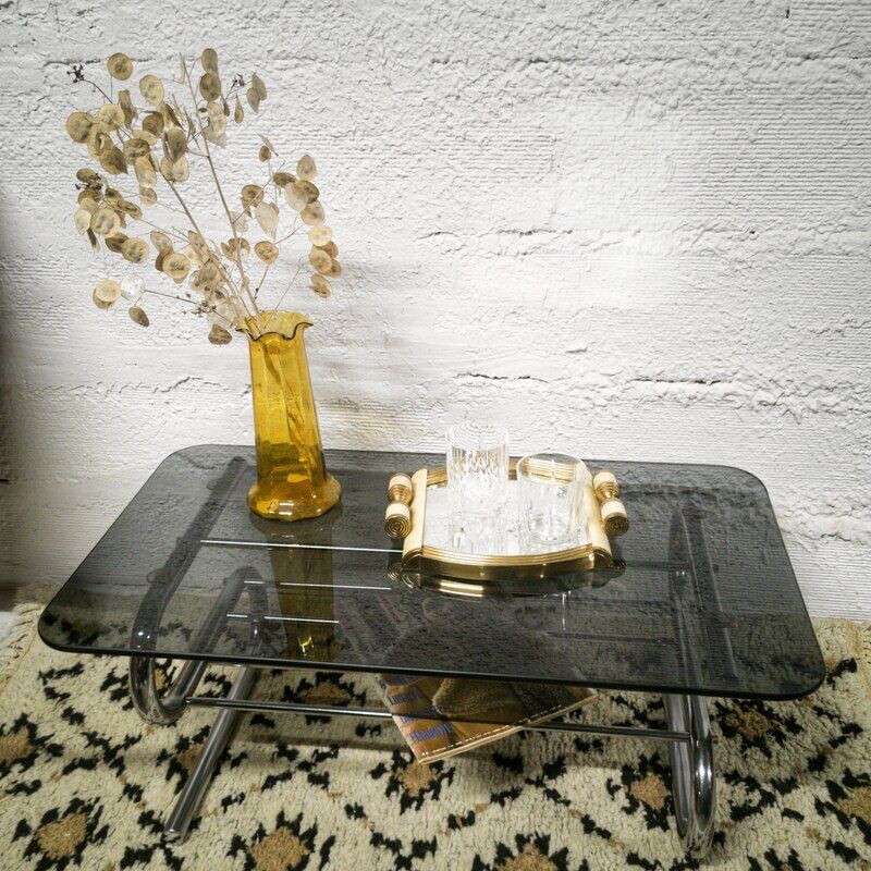Table basse chromée et verre fumé