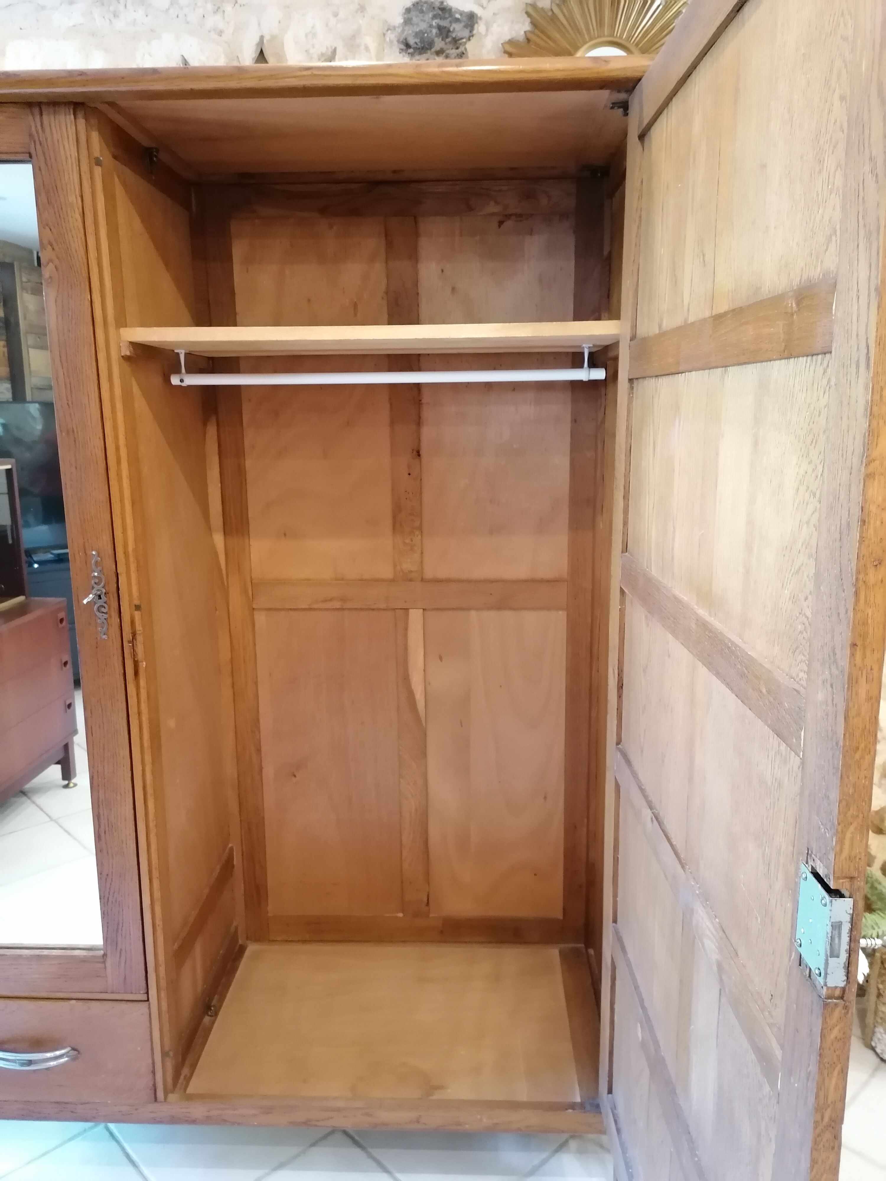 Armoire vintage