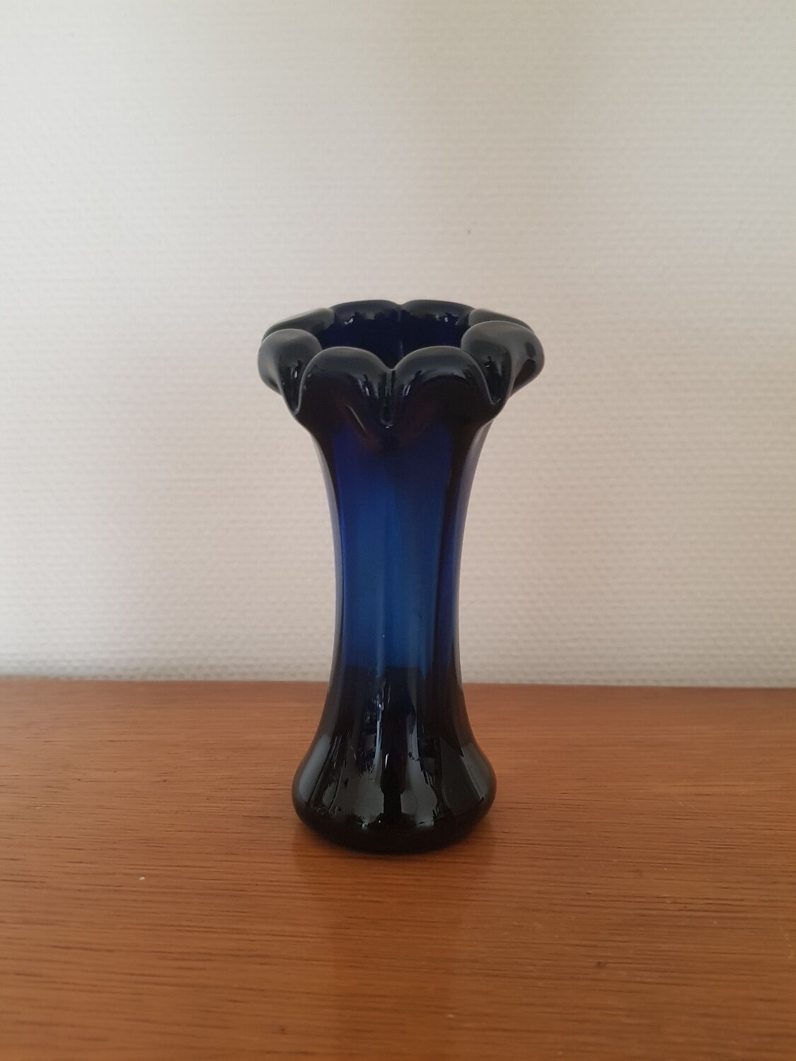 Vintage blue soliflore