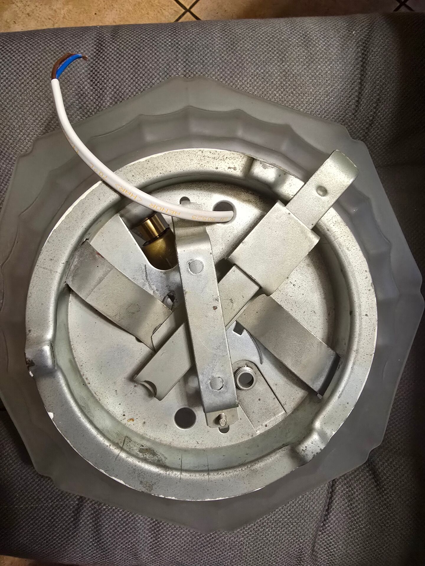 Art Deco ceiling light in frosted glass, pointed.