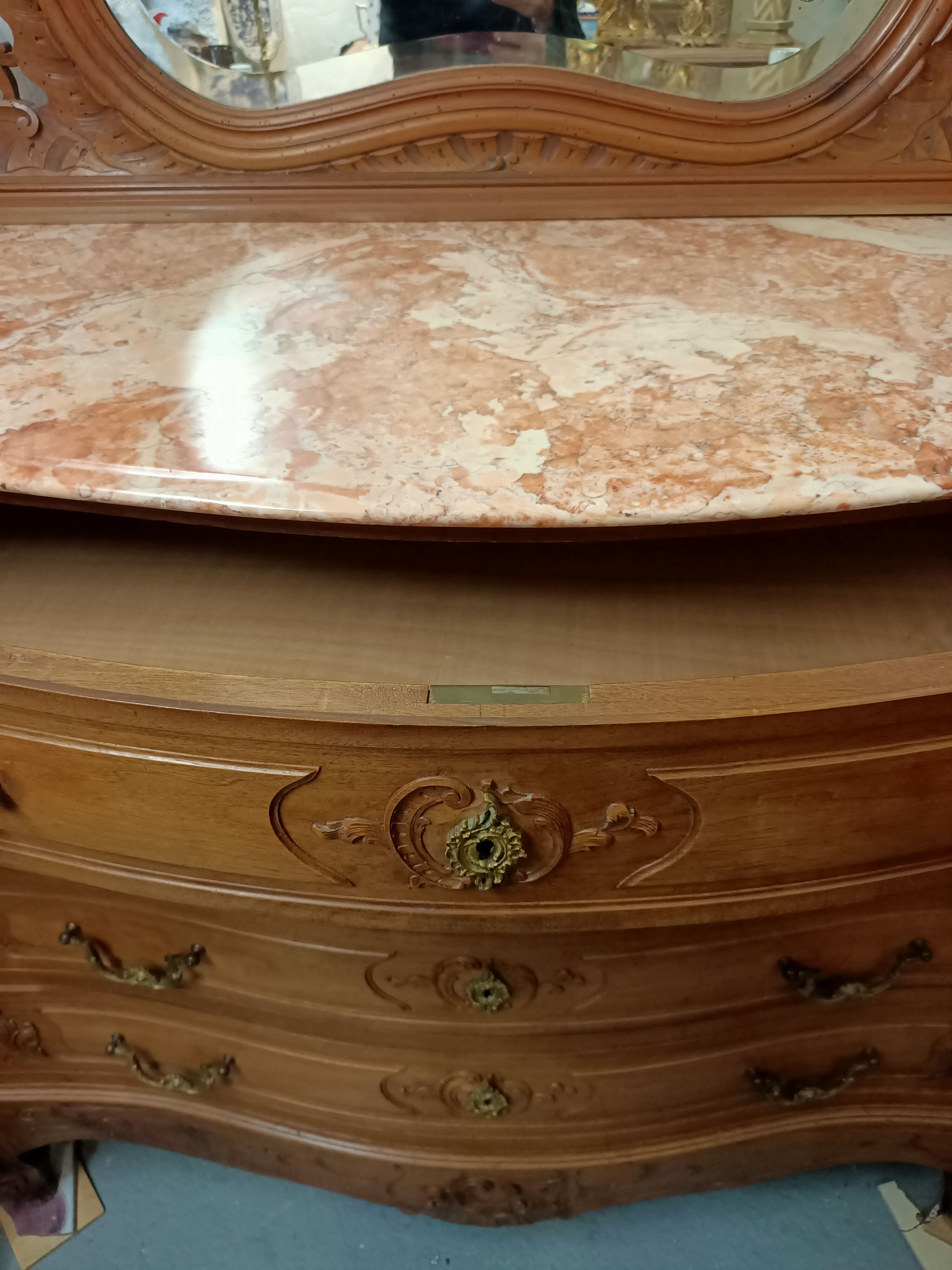 Chest of drawers with mirror