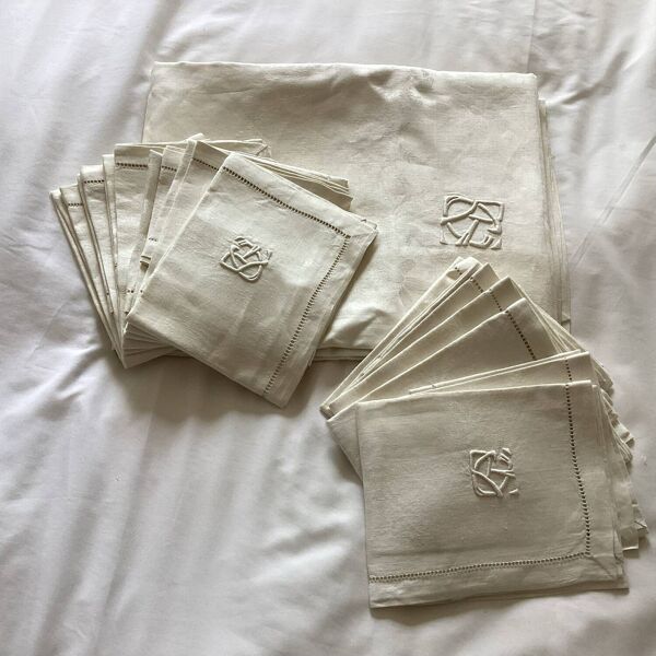 Ancienne nappe et 12 serviettes damassées