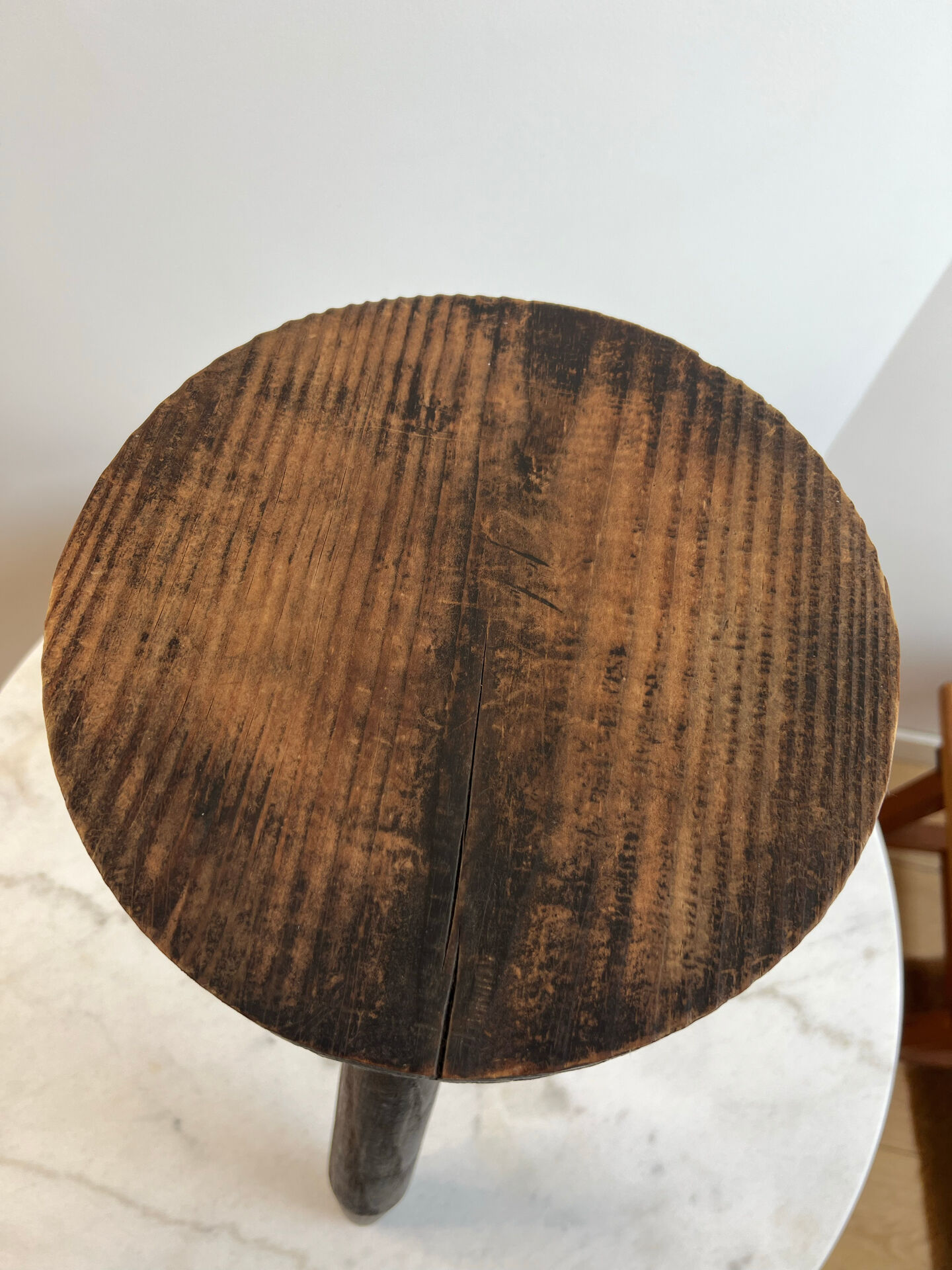 Tripod stool in solid wood — Charlotte Perriand spirit