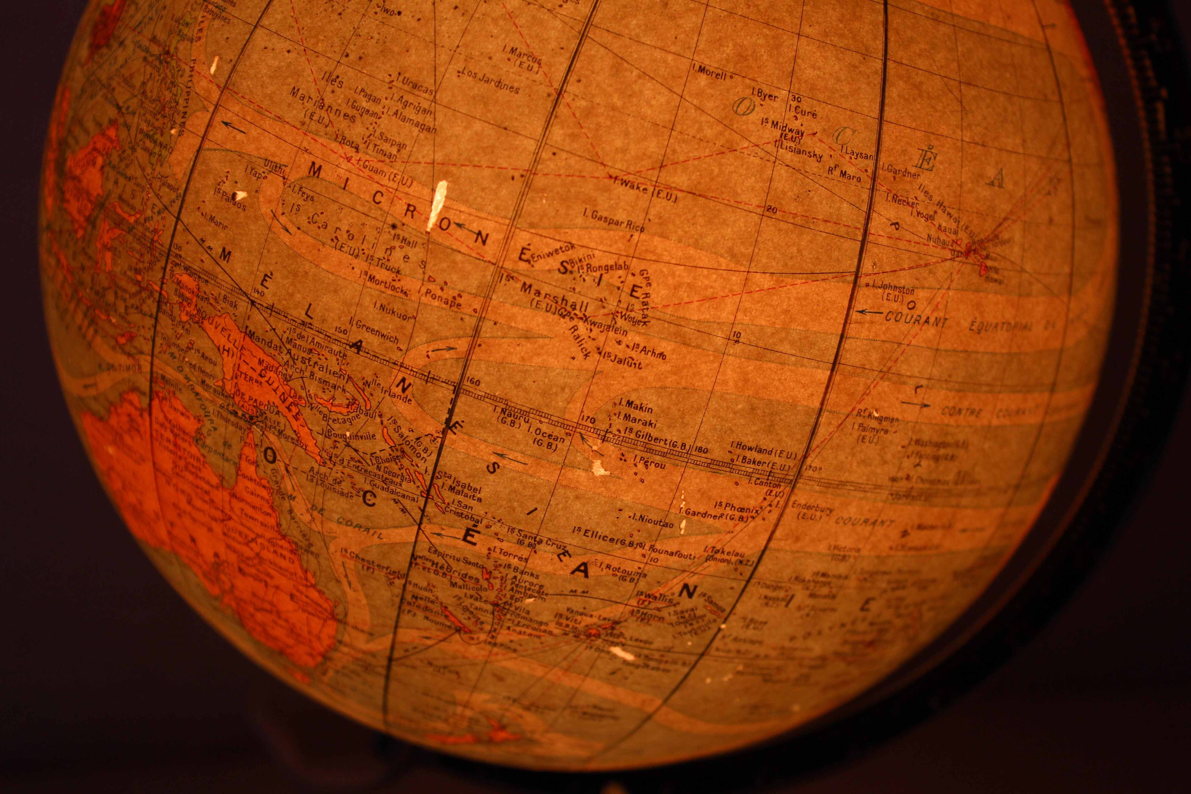 Mappemonde lumineuse en verre perrina, globe terrestre picquart