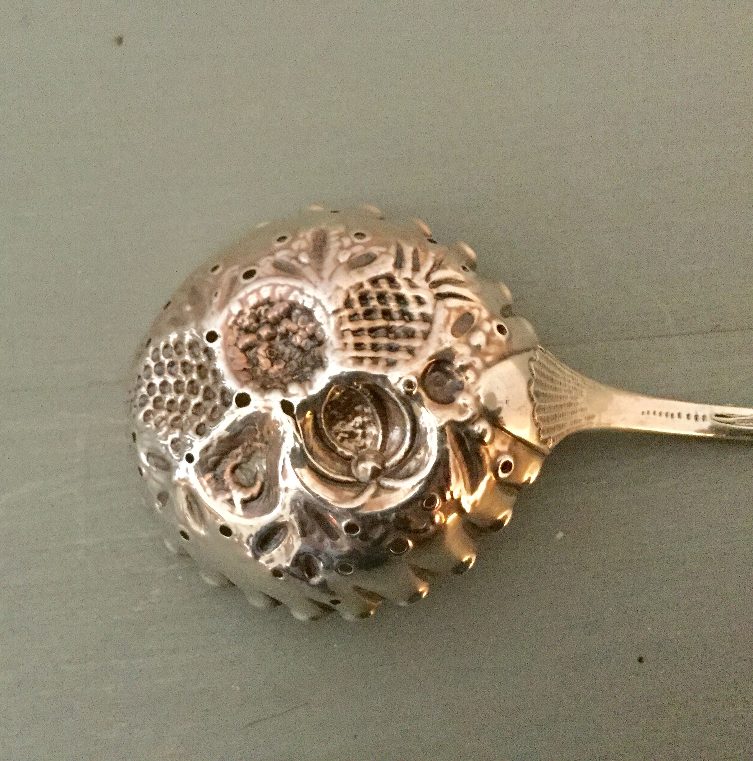 Cuillère saupoudreuse argent massif