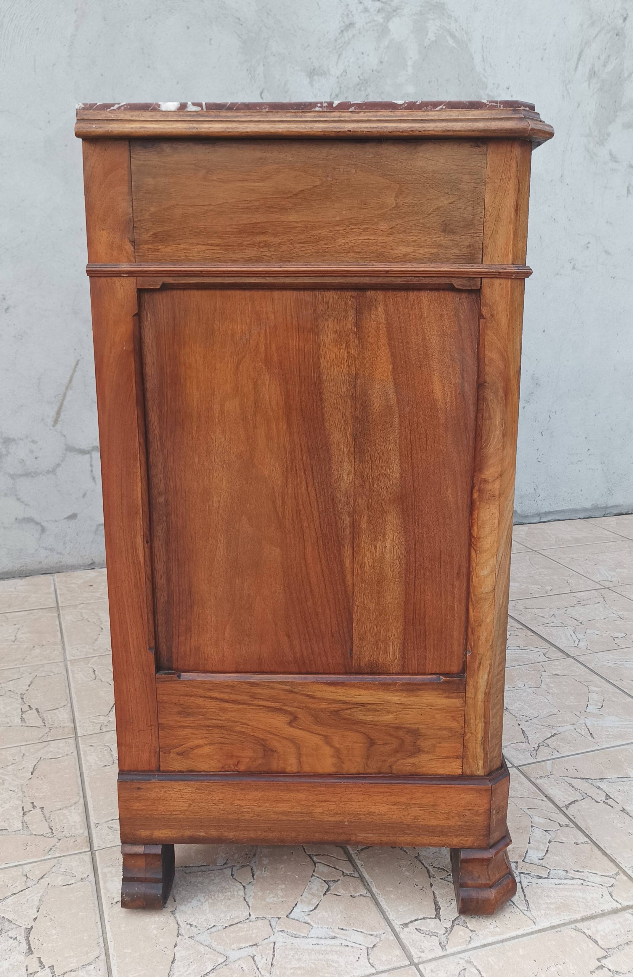 Commode Louis Philippe en noyer