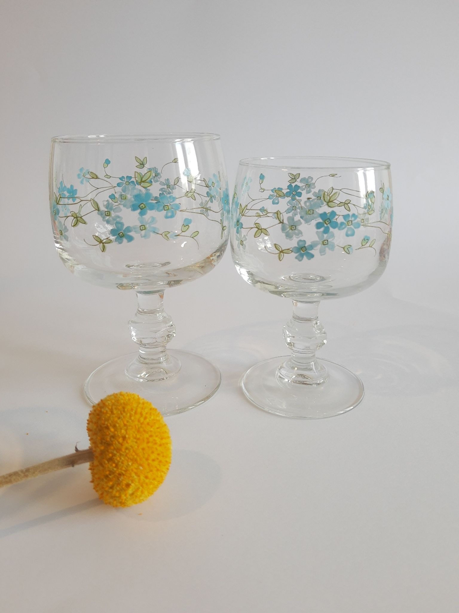 Set of 4 glasses with feet model Véronica Forget-me-nots France vintage