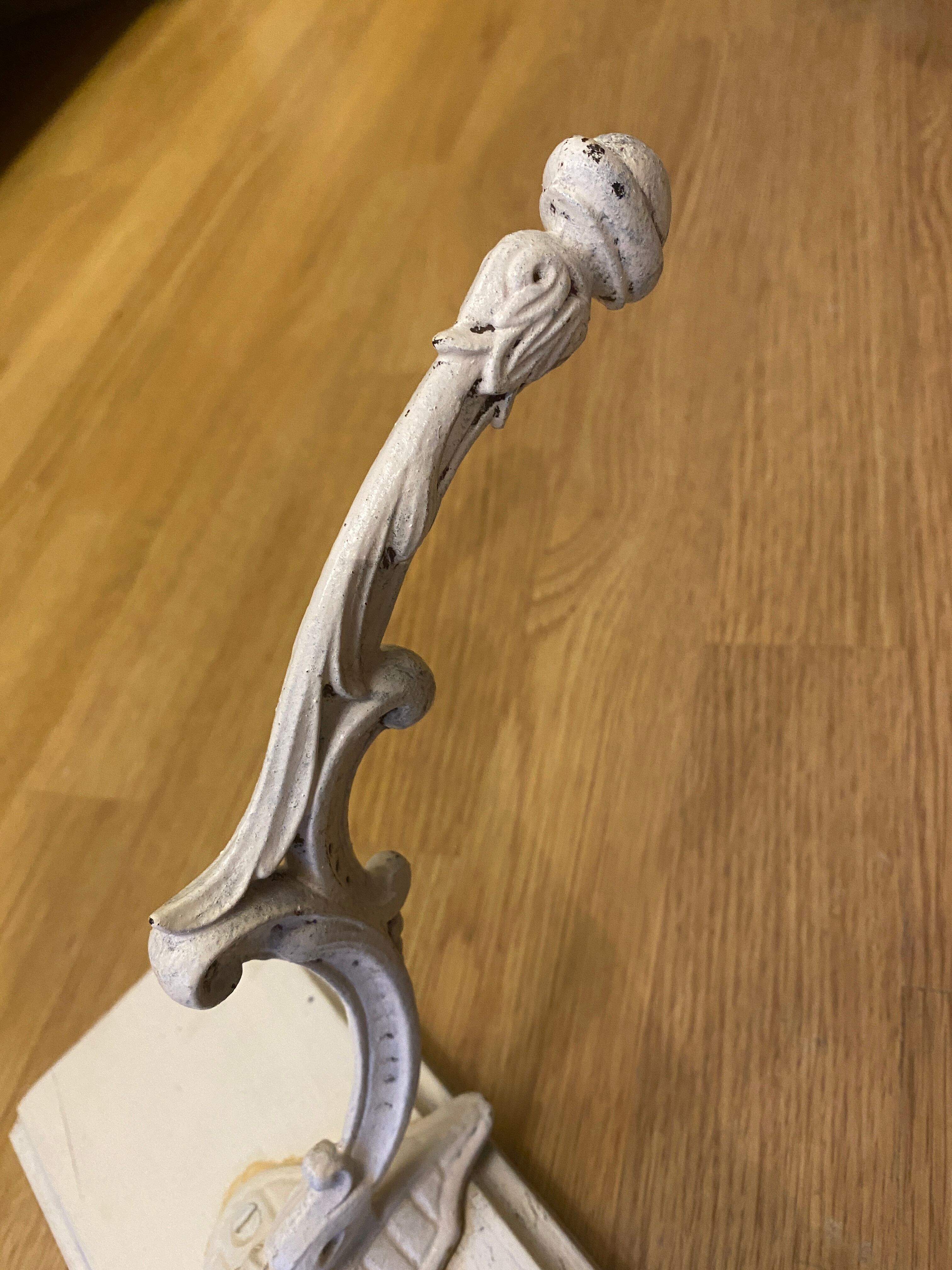 Wall coat door patère