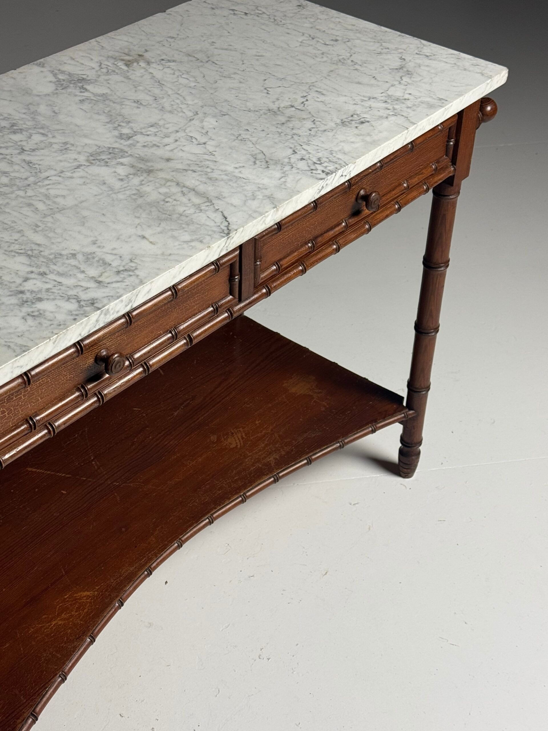 Table d'appoint en faux bambou vers 1900