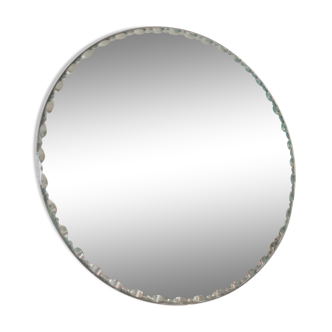 Beveled round mirror