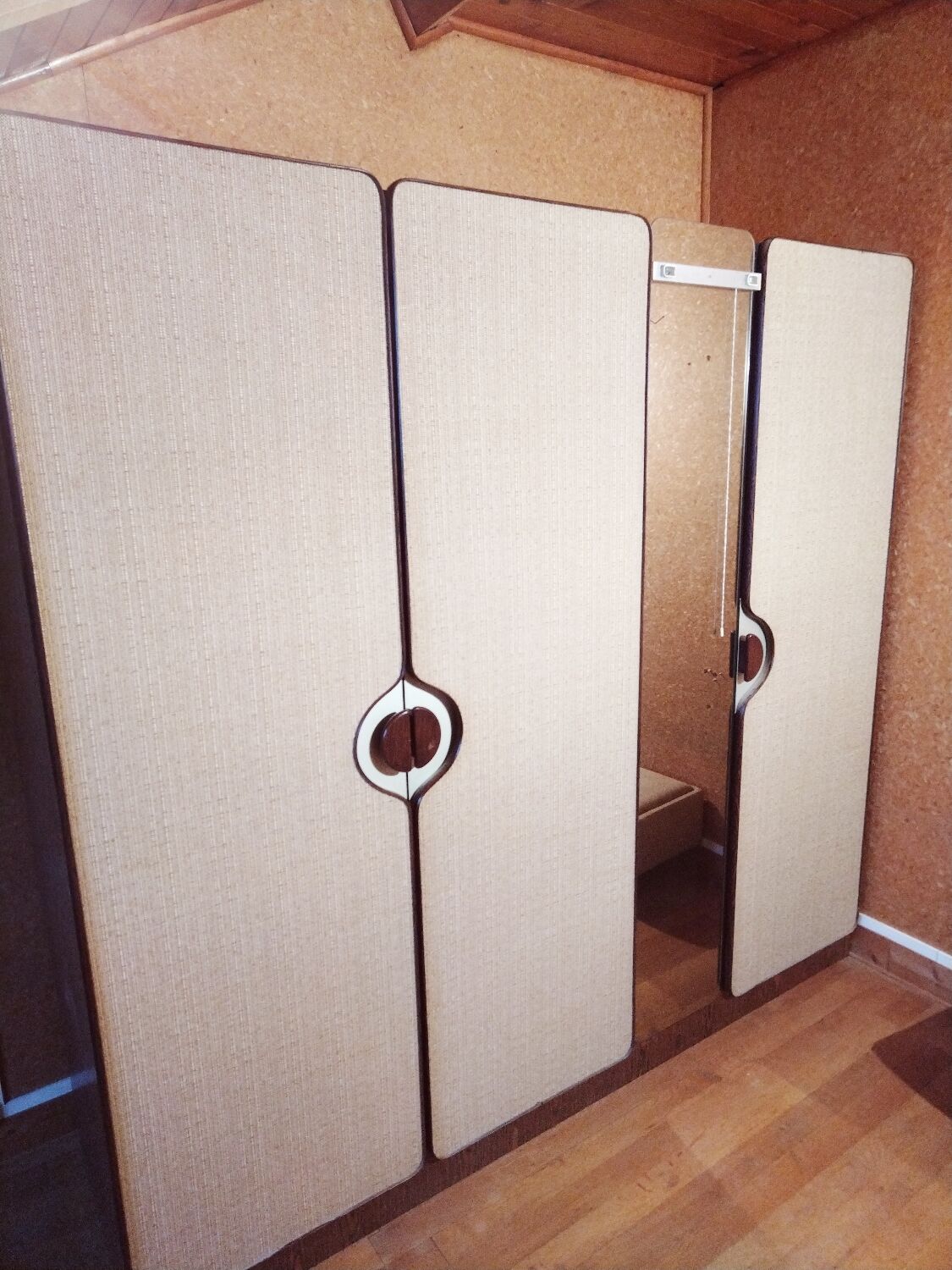 Armoire space age palissandre