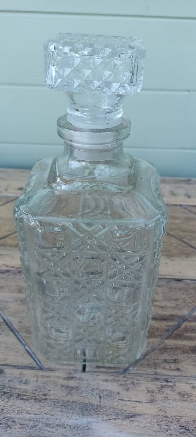 Glass whisky carafe