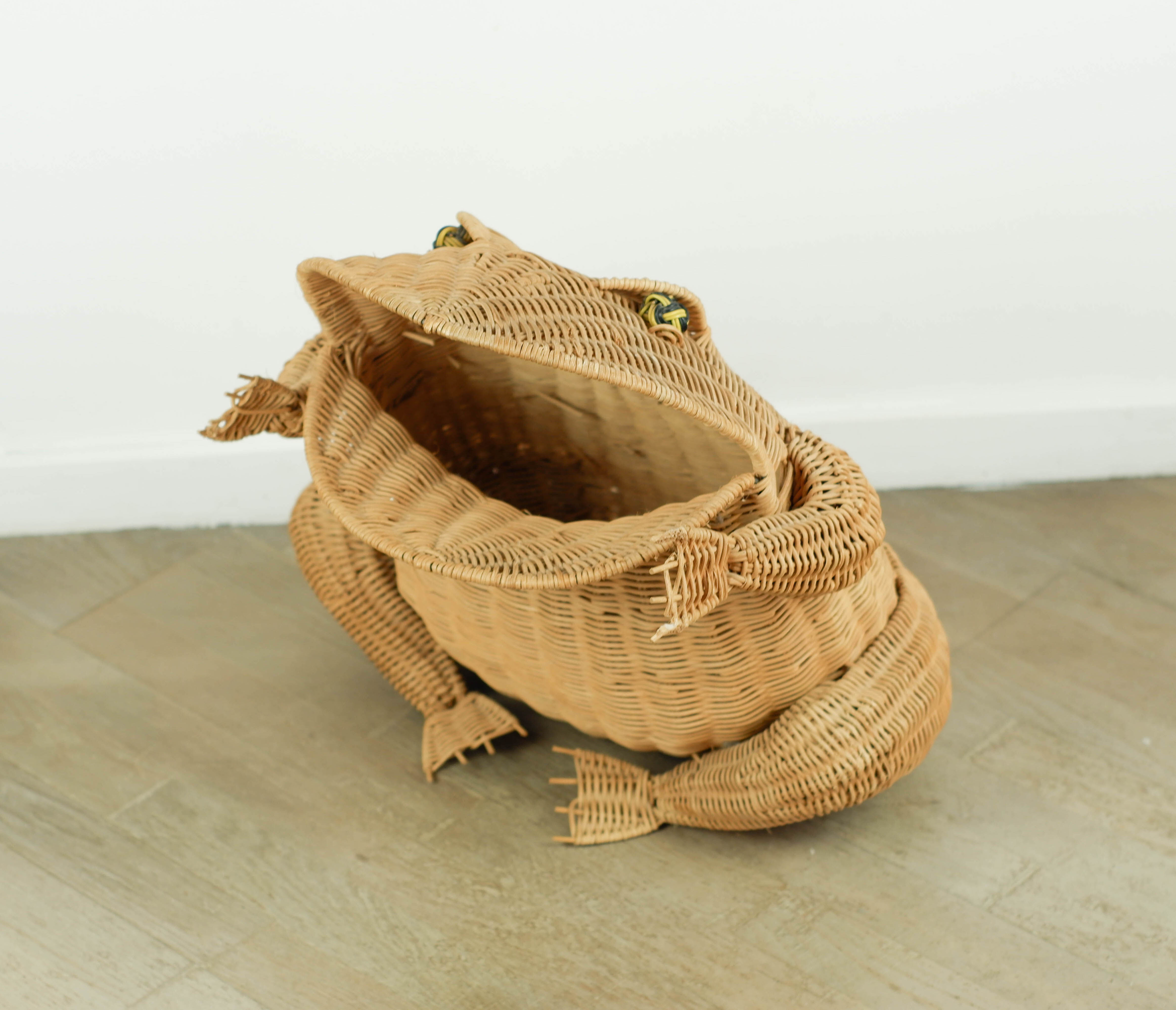 Porte revues by Olivier Cajan in wicker