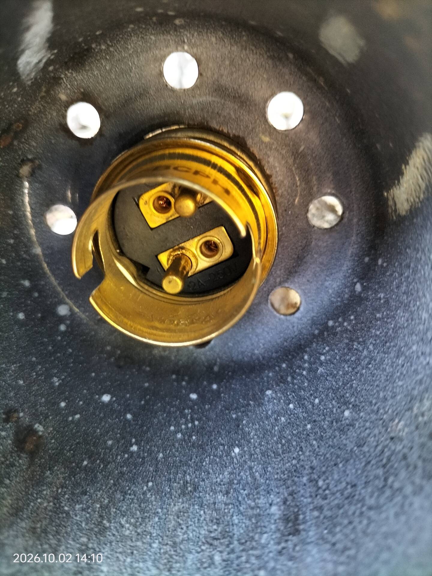 Enamelled sheet suspension