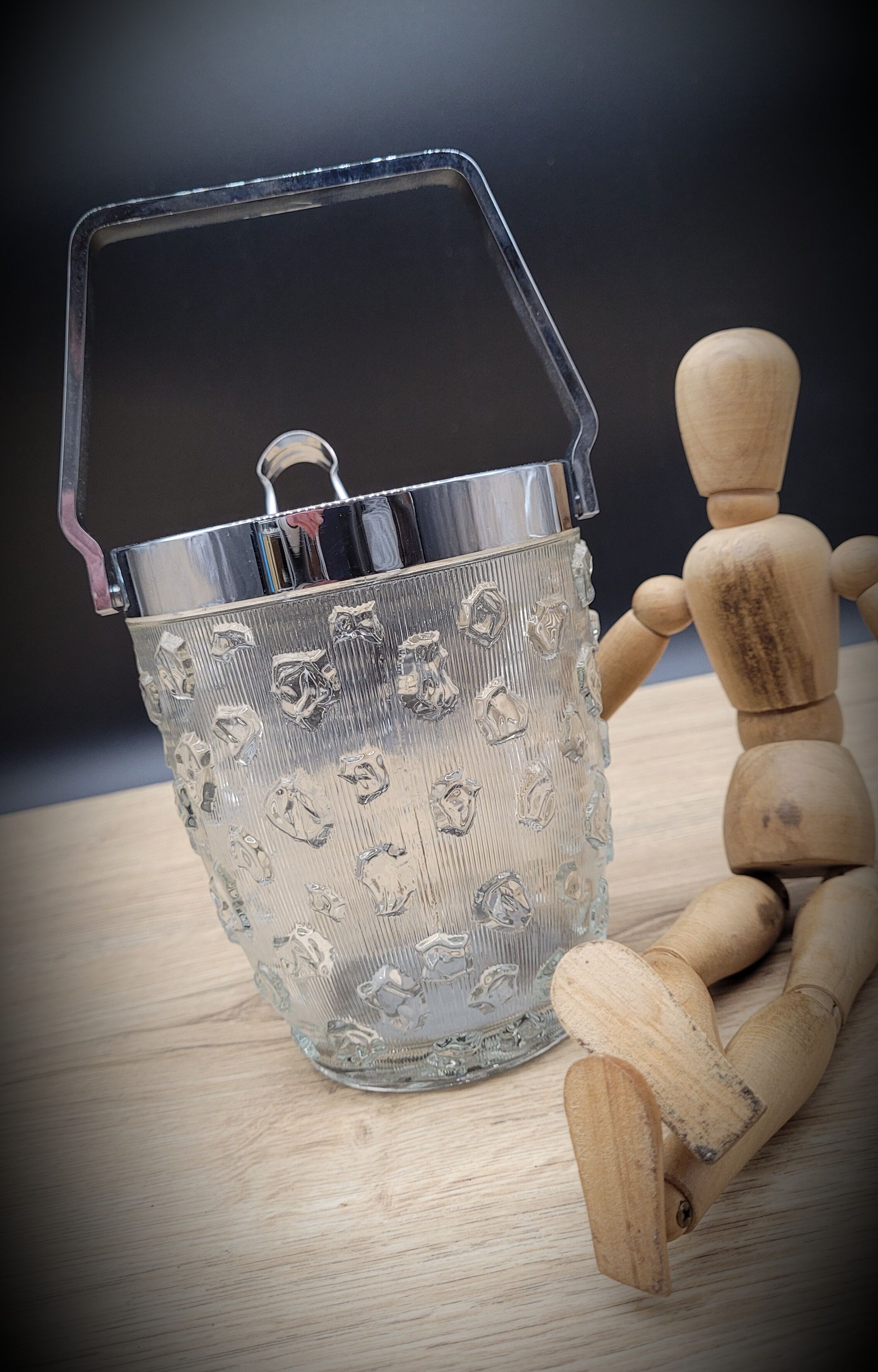 Bucket ice cubes glass