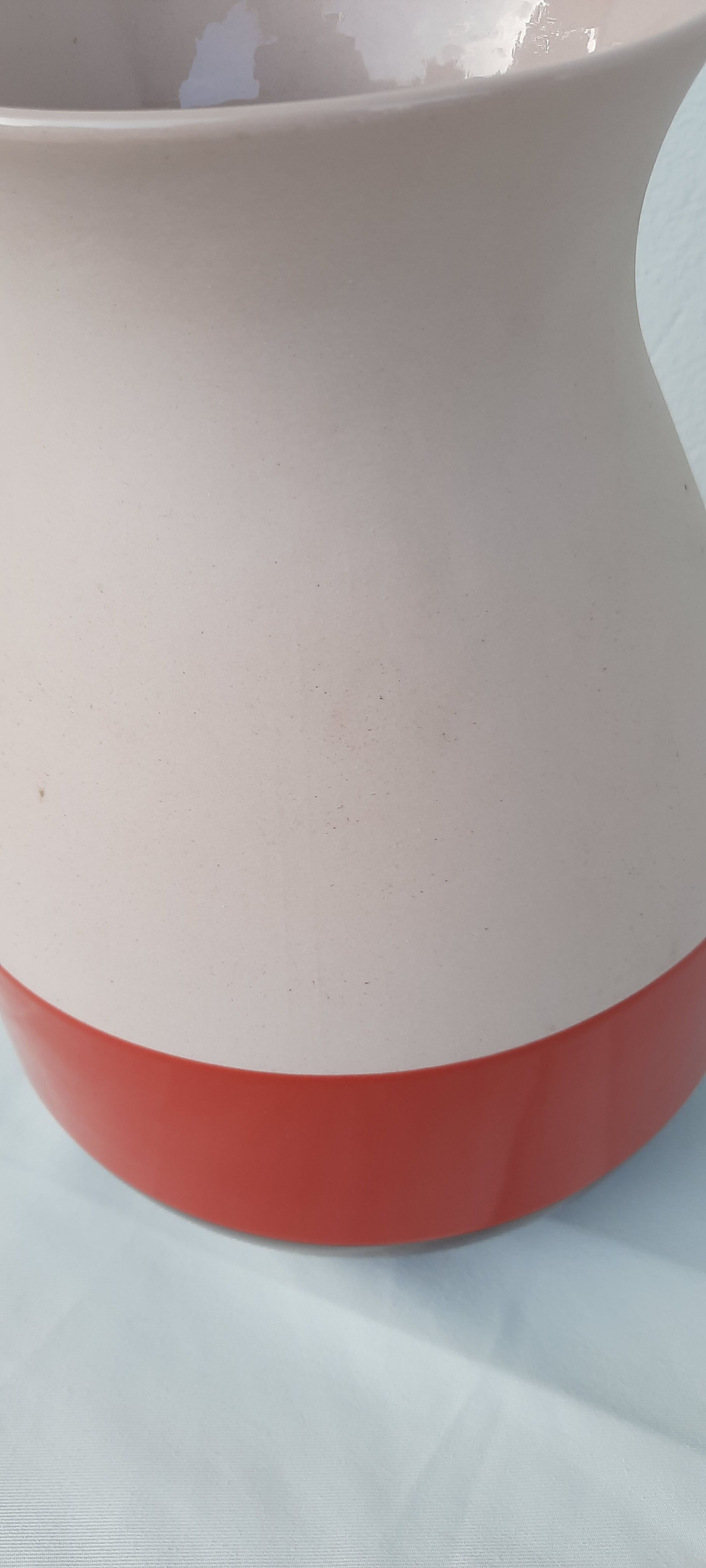 Vase and its saucer design Arian Brekveld