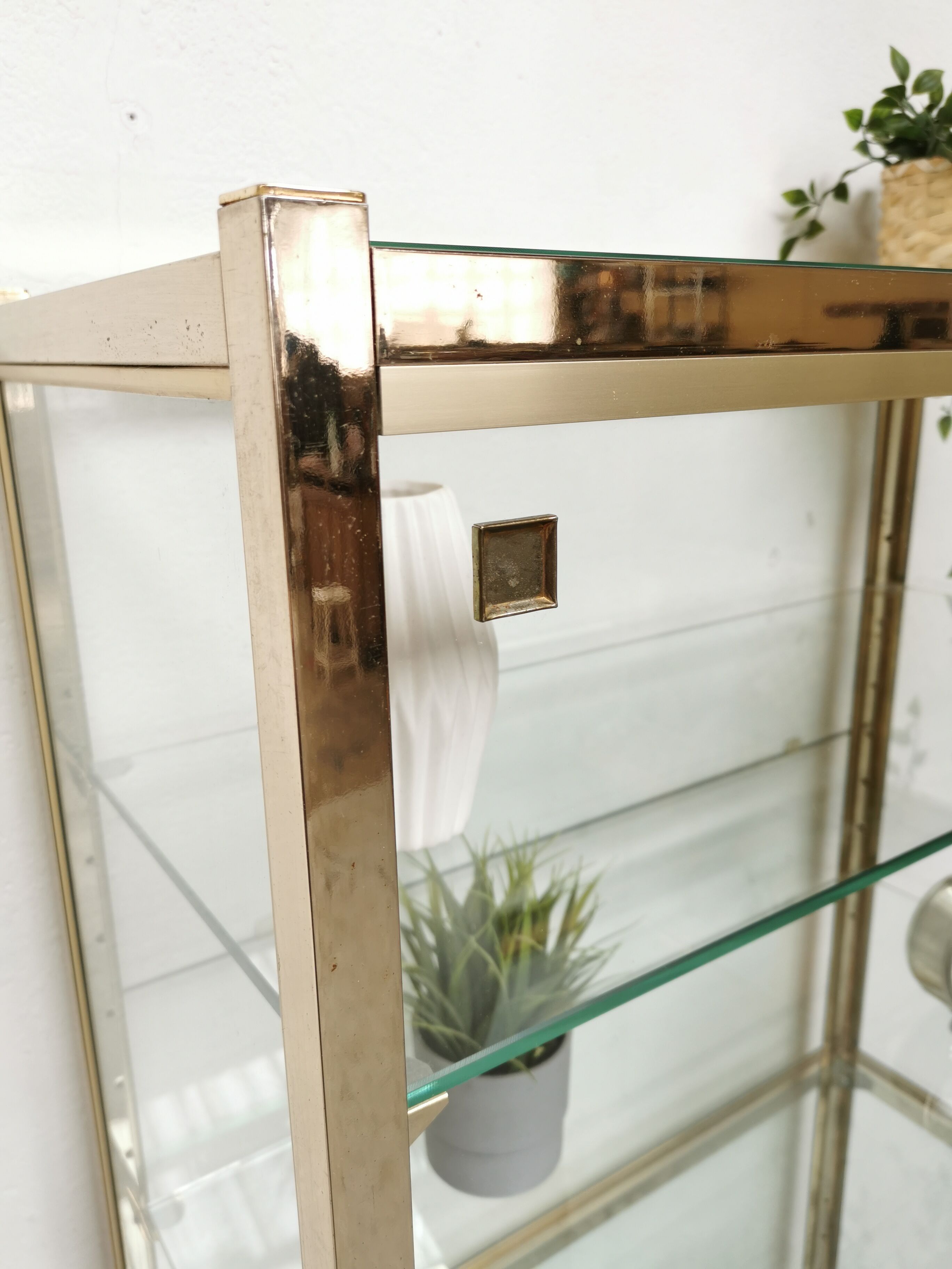 Vitrine laiton étagère verre design 1970