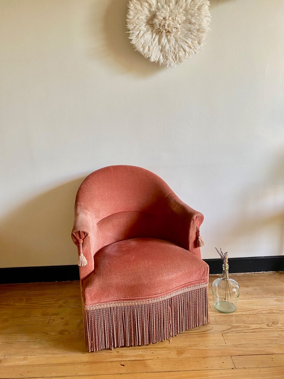 Pink toad armchair