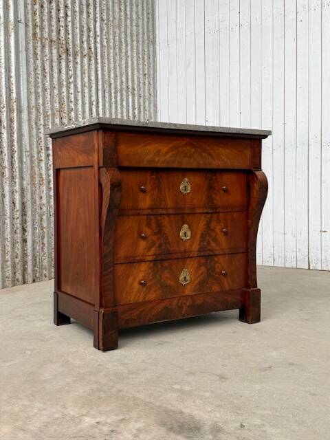 Empire mahonie ladekast met hardstenen blad, Gris de Marais