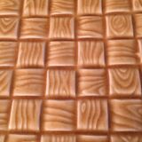 Yellow trivet with ceramic grid patterns