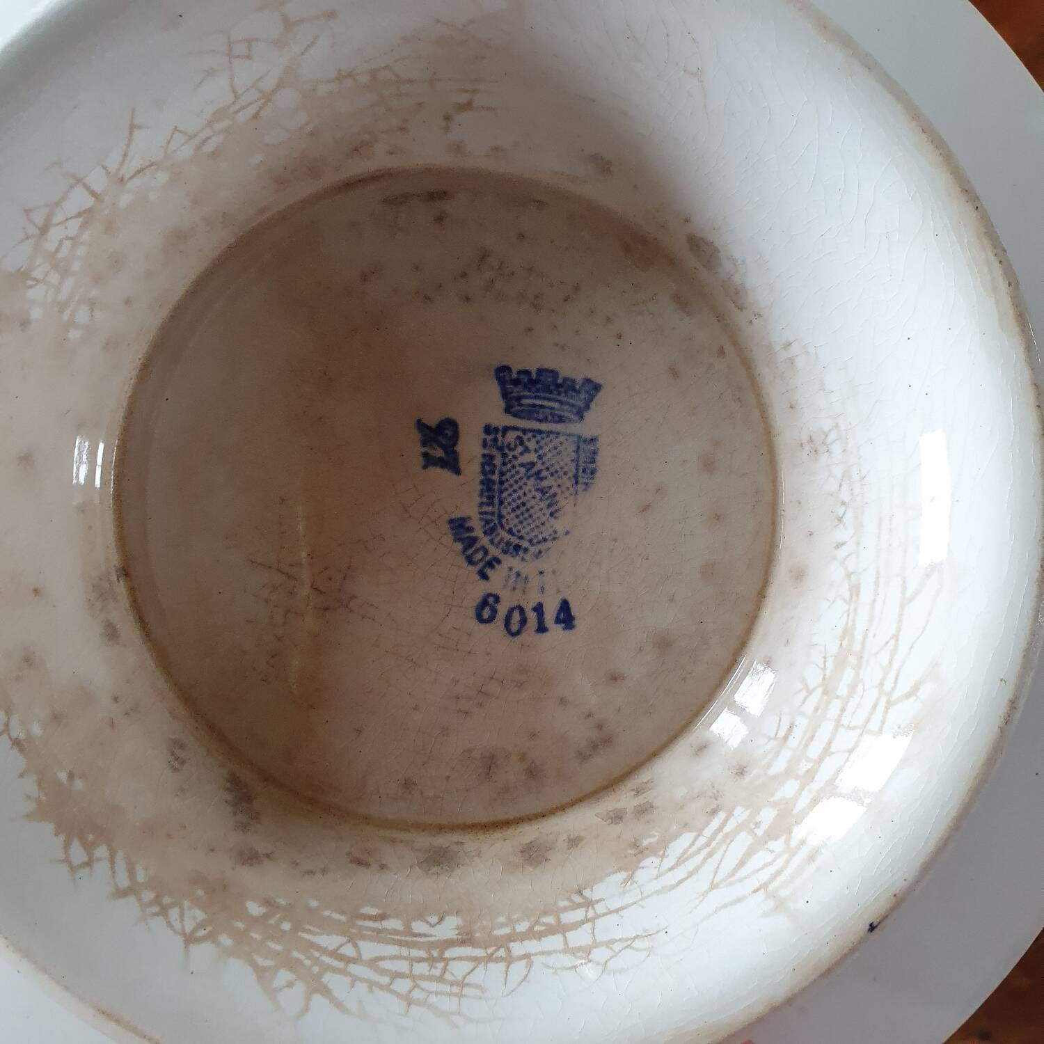 Dish on pedestal Terre de fer