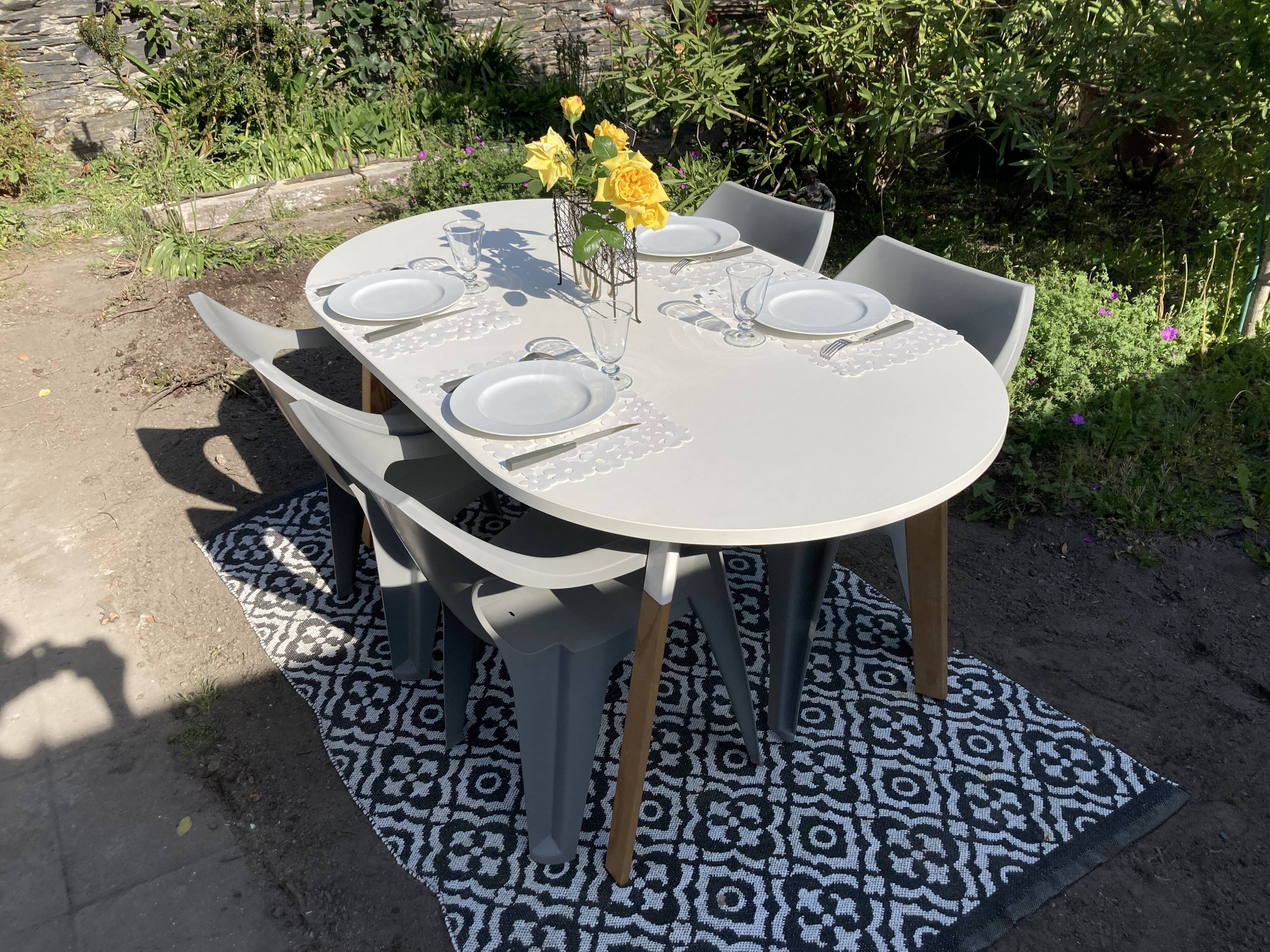 White oval table solid wood base