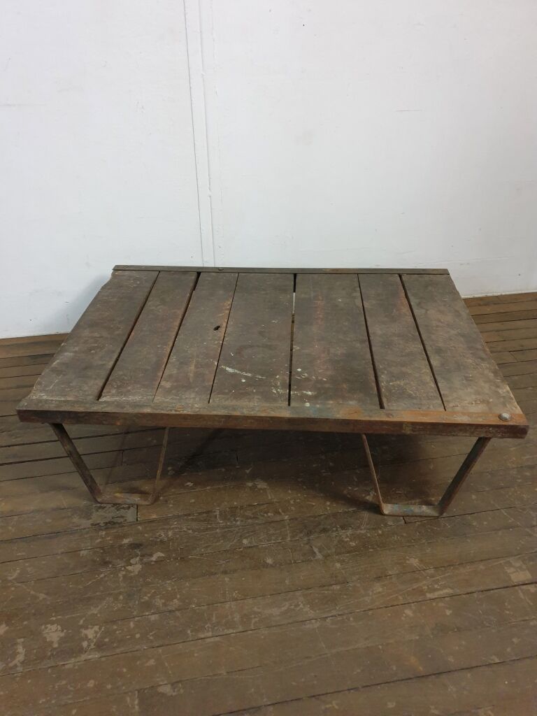 Industrial plant pallet coffee table