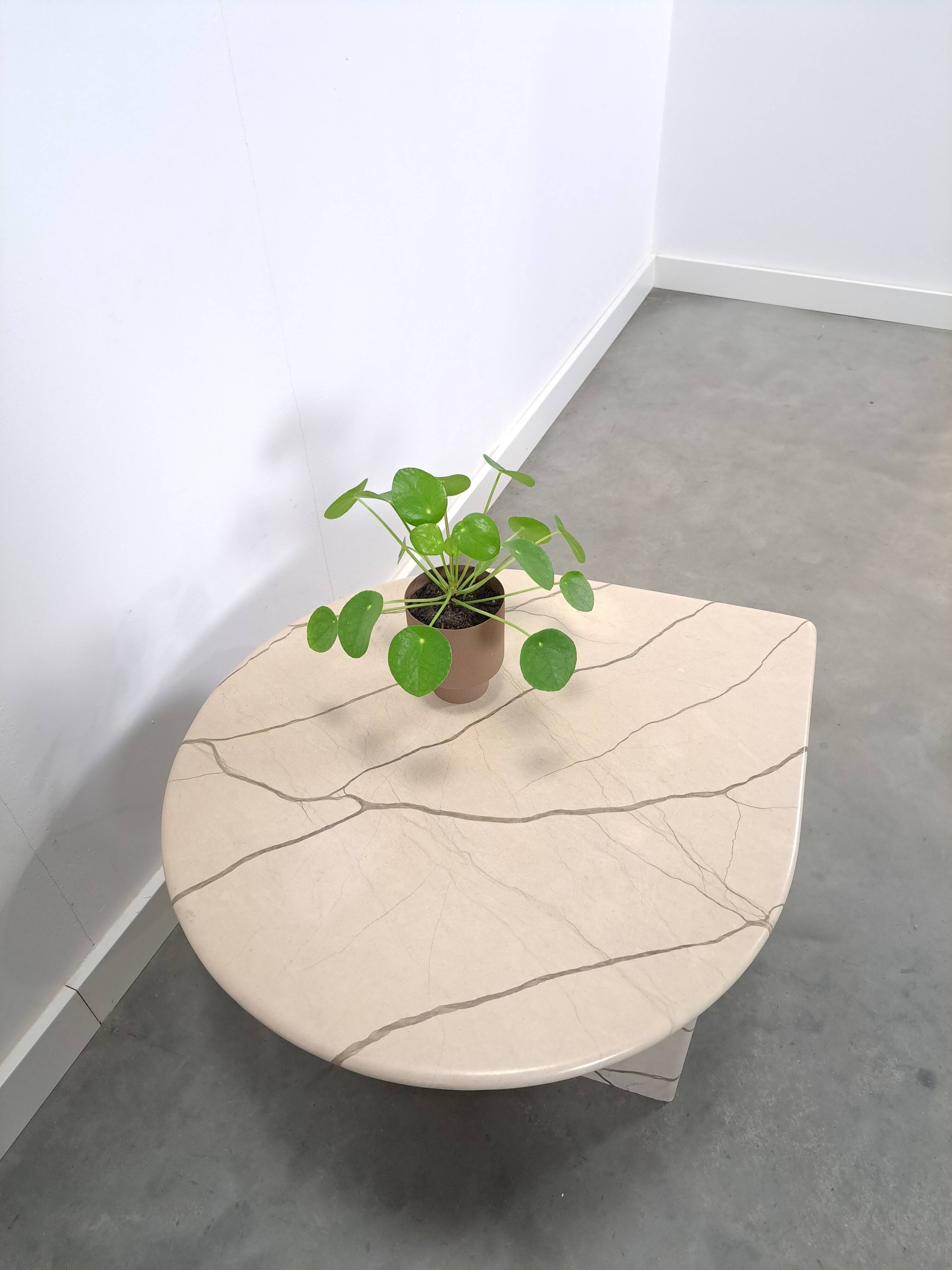 Marmeren druppelvormige tafel