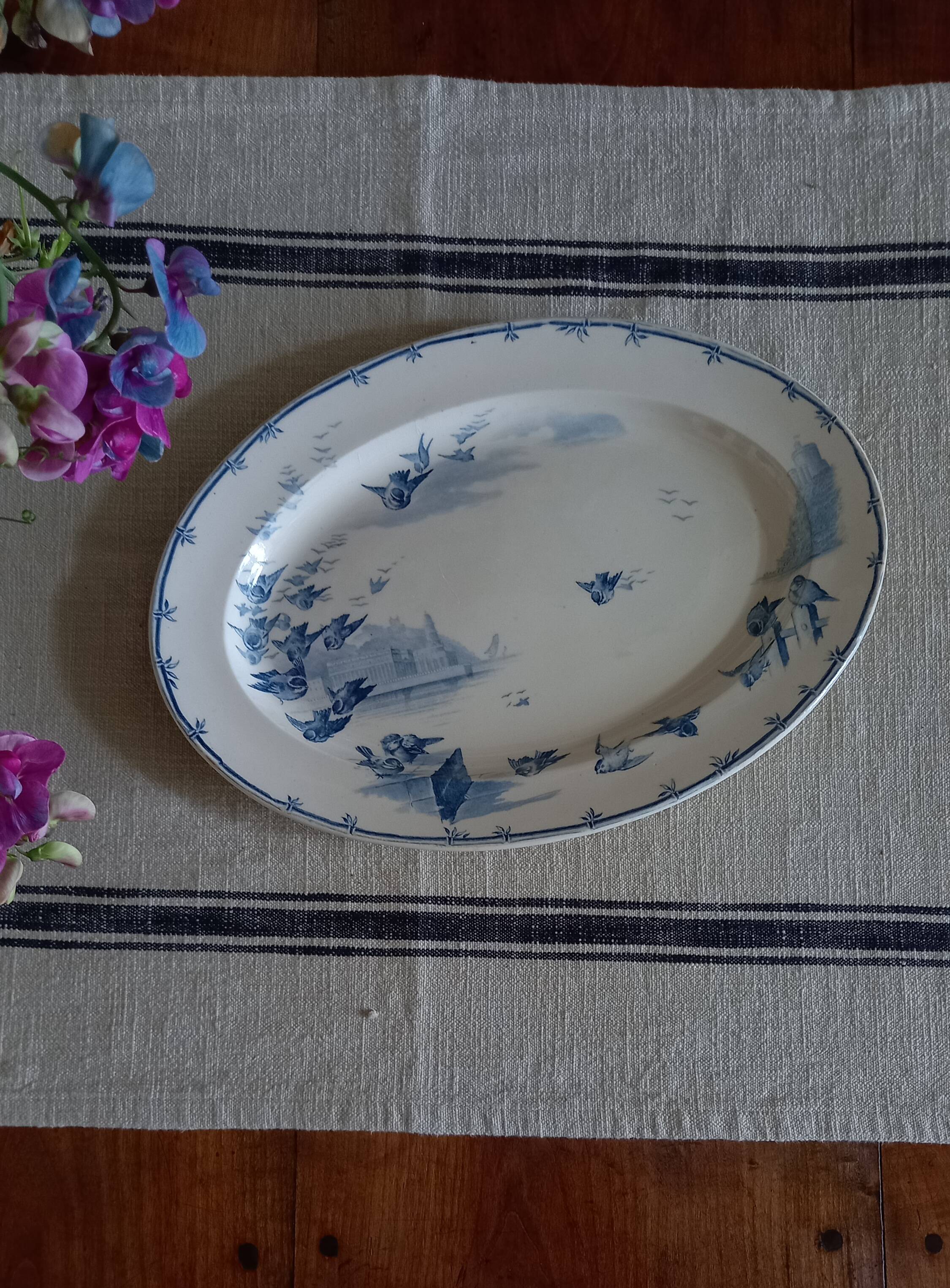 GIEN oval dish “Flight of birds”. 1900 Art Nouveau tableware.