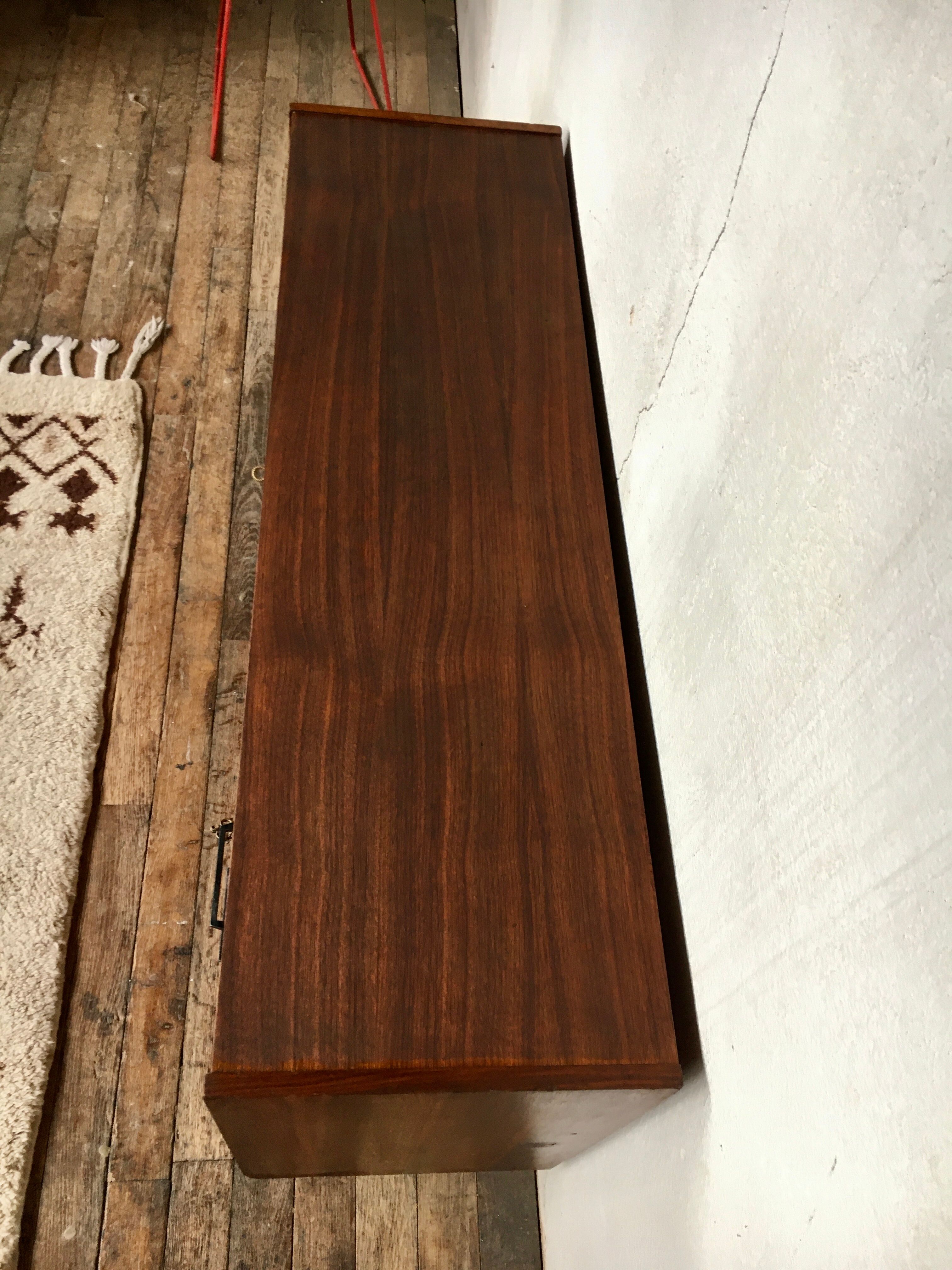 Vintage enfilade - walnut - 50/60 - Scandinavian style - spindle feet