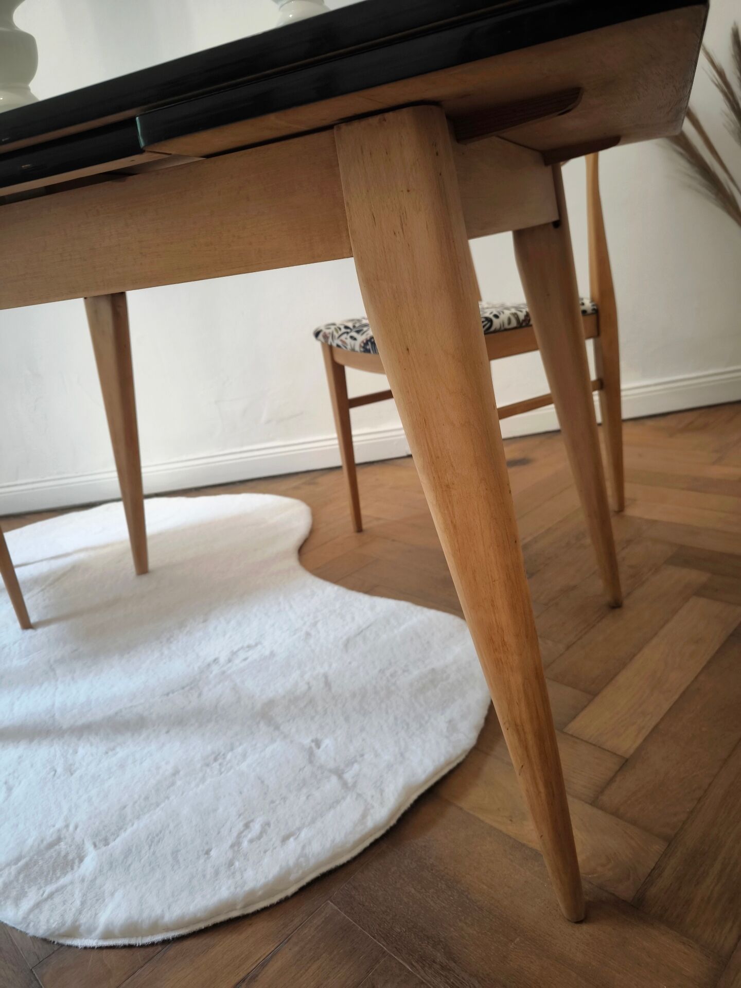 Vintage table in aqua Formica with extensions – Wooden legs