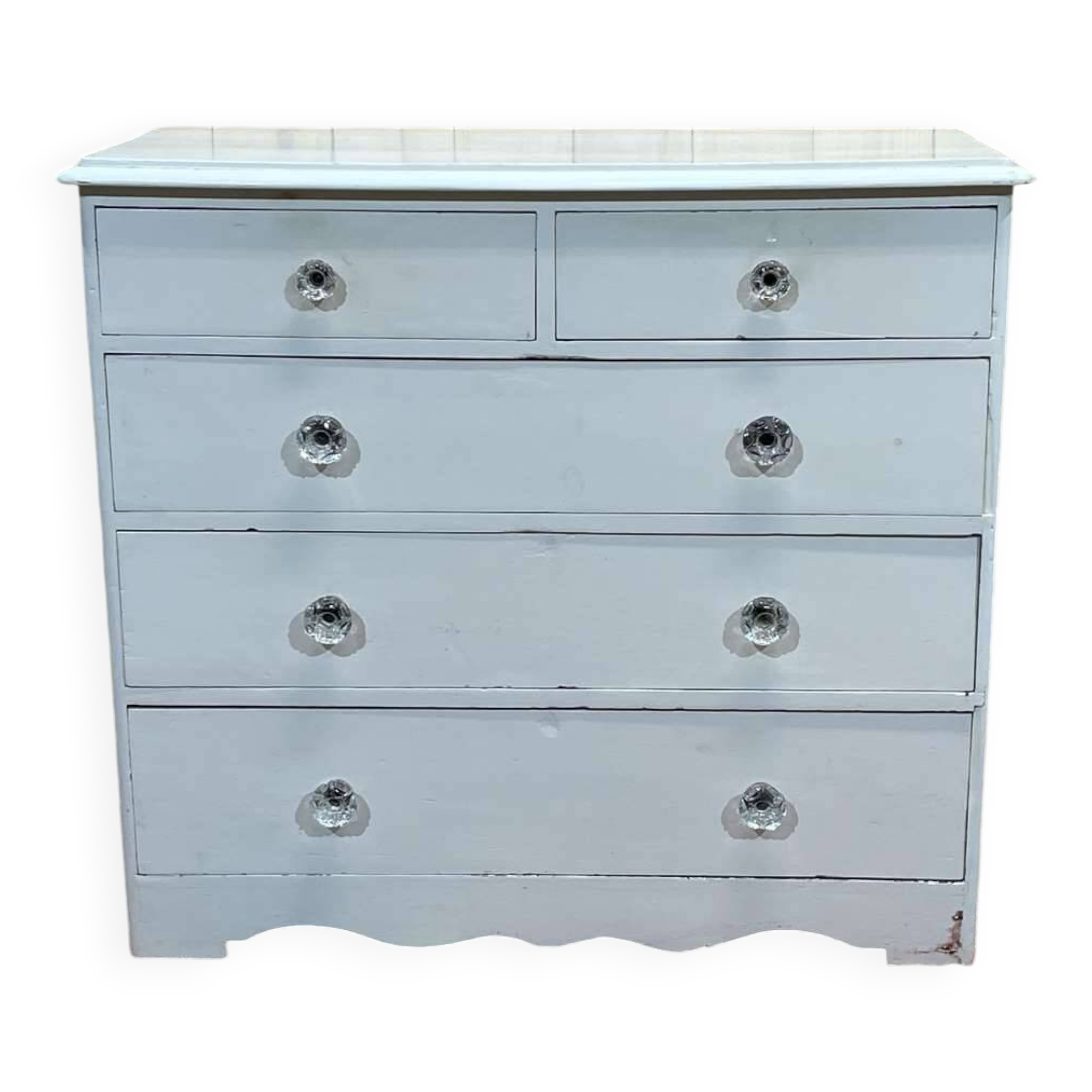 Commode anglaise peinte en sapin avec ses boutons en verre, XIXème