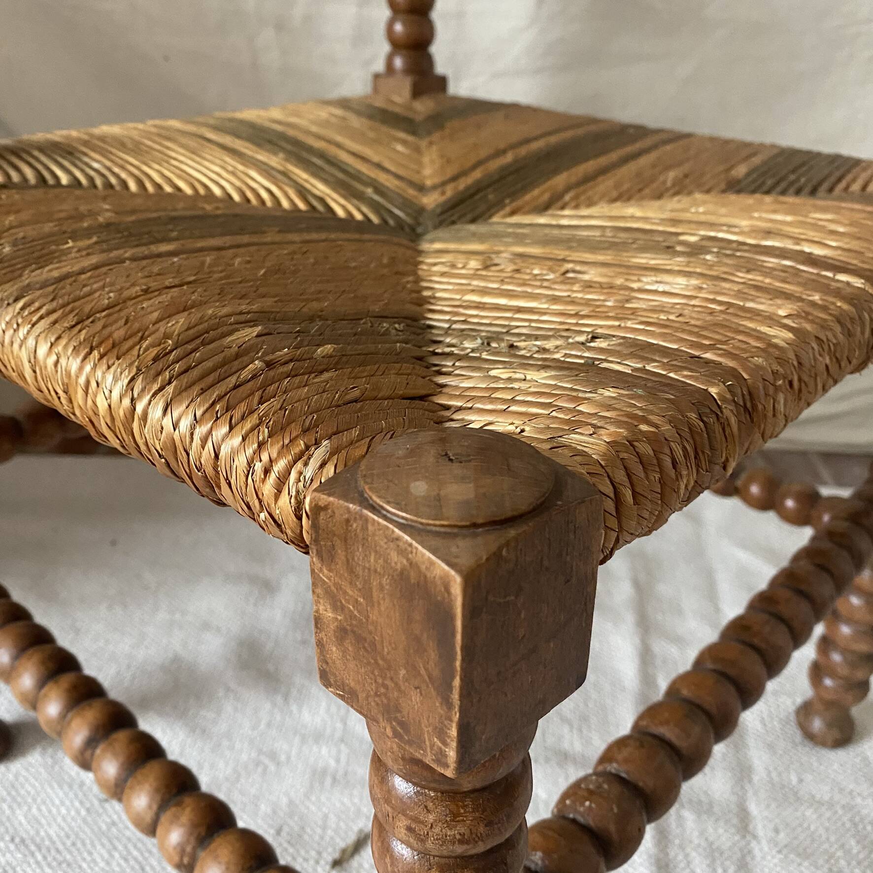 Corner chair in straw and turned wood, fireside chair.