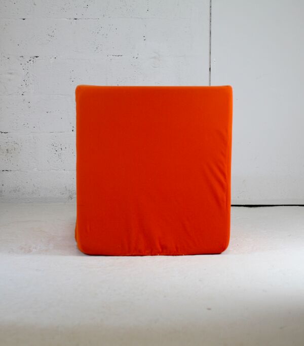 Fauteuil ''space age'' mousse et jersey orange. Circa 1970