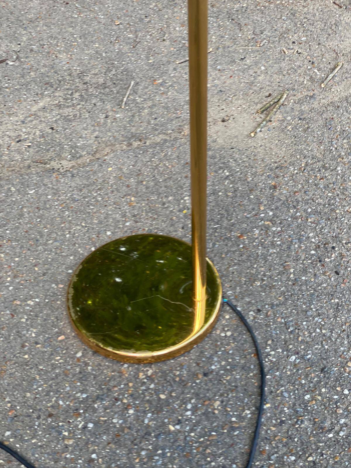 Italian floor lamp in gilded brass with swing arm