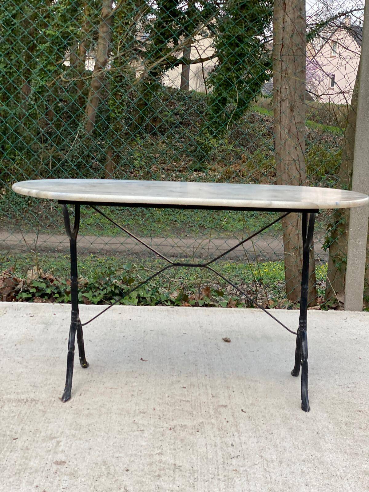 Table de bistrot marbre ovale et acier noir 4 couverts 120cm