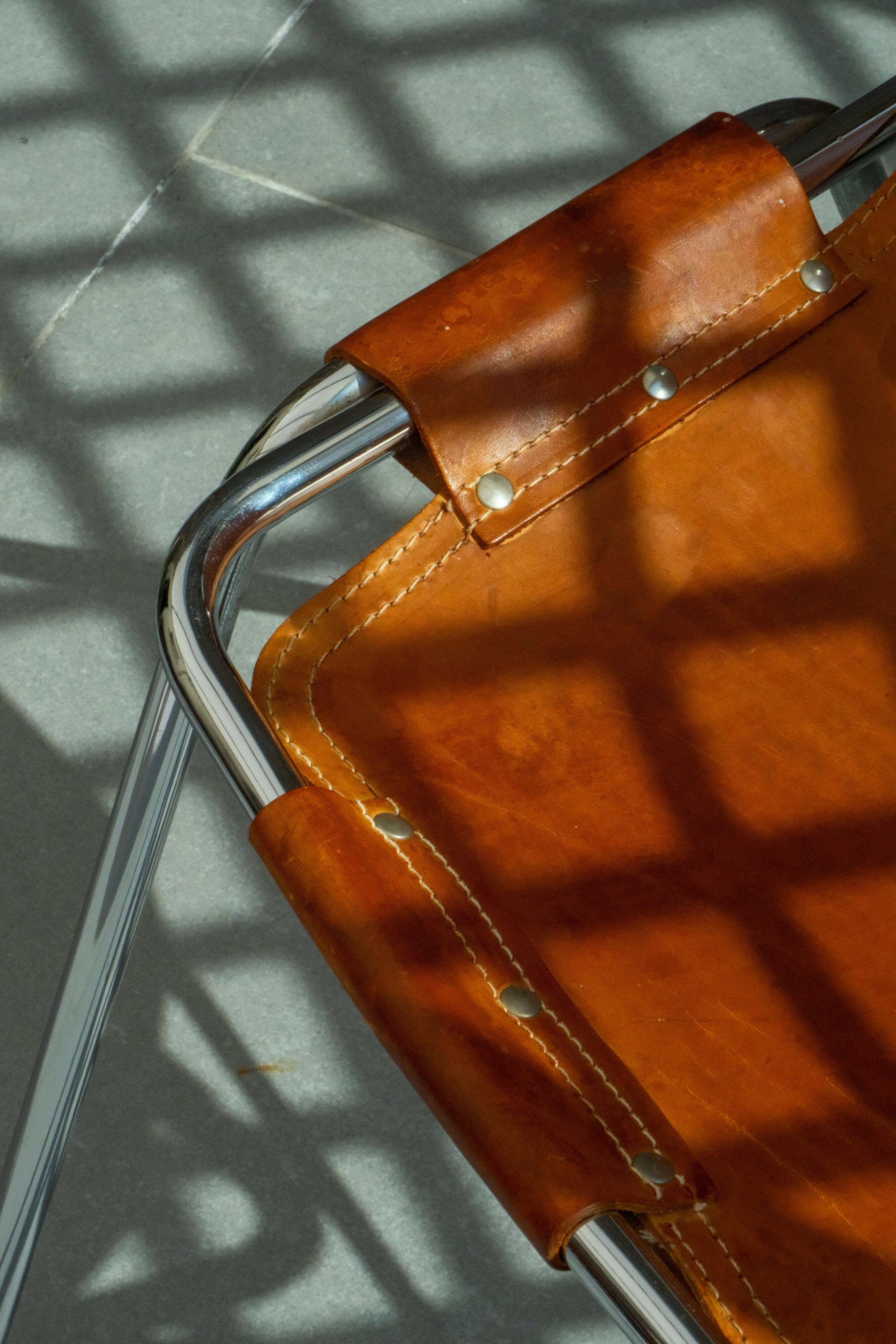 Chair Les Arcs Charlotte Perriand – Vintage patinated leather from the 60s/70s