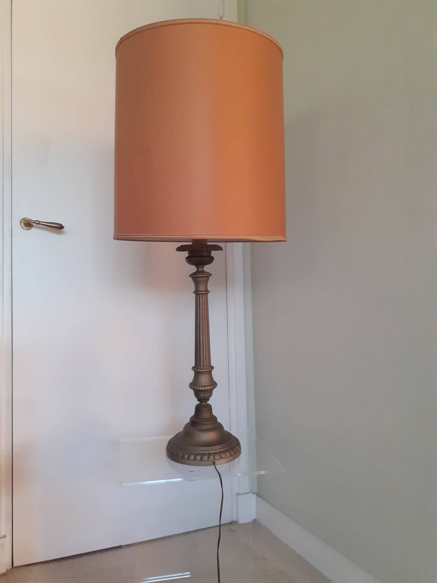 Pair of vintage/classic chic lamps in patinated metal