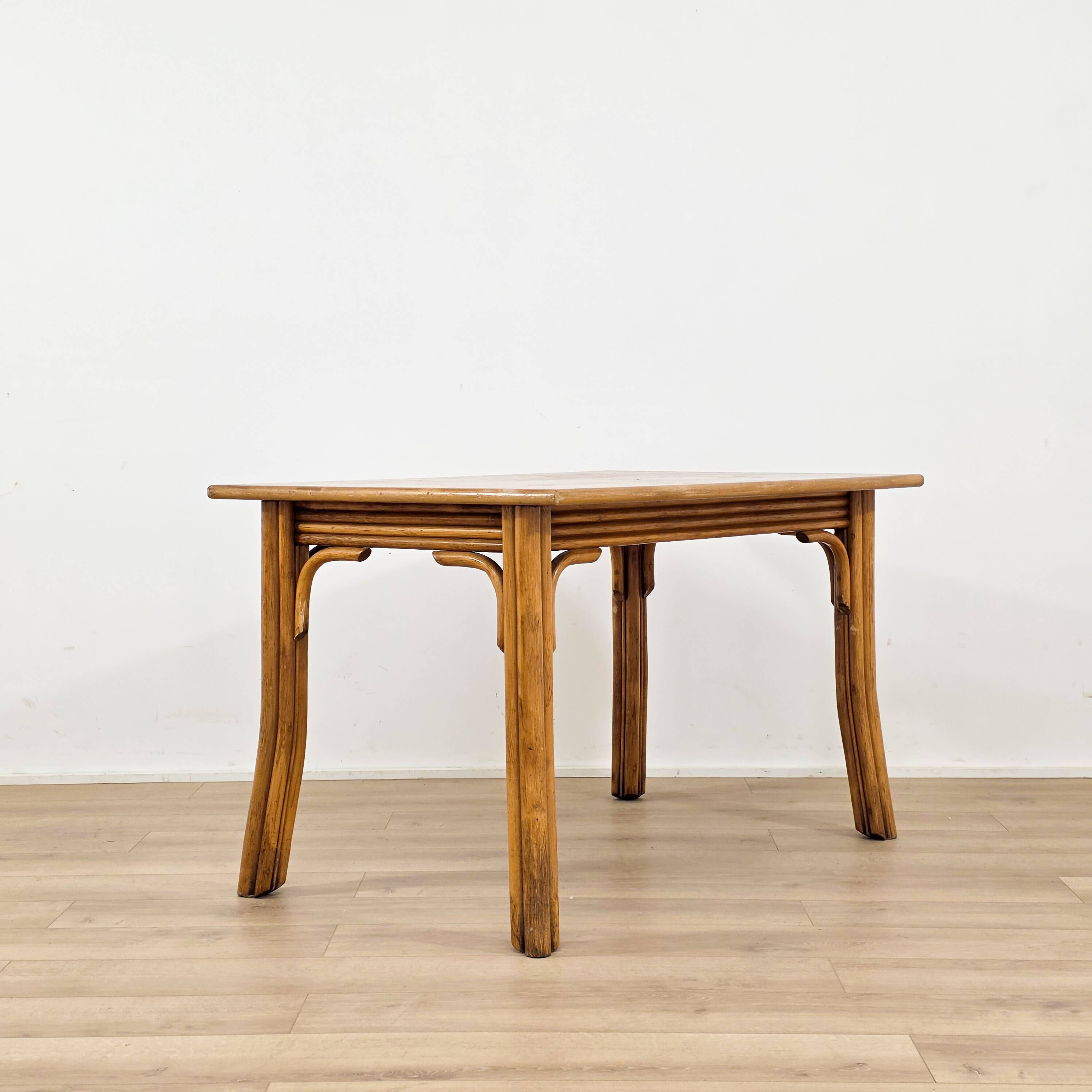 Superbe table à manger en bois massif des années 1950