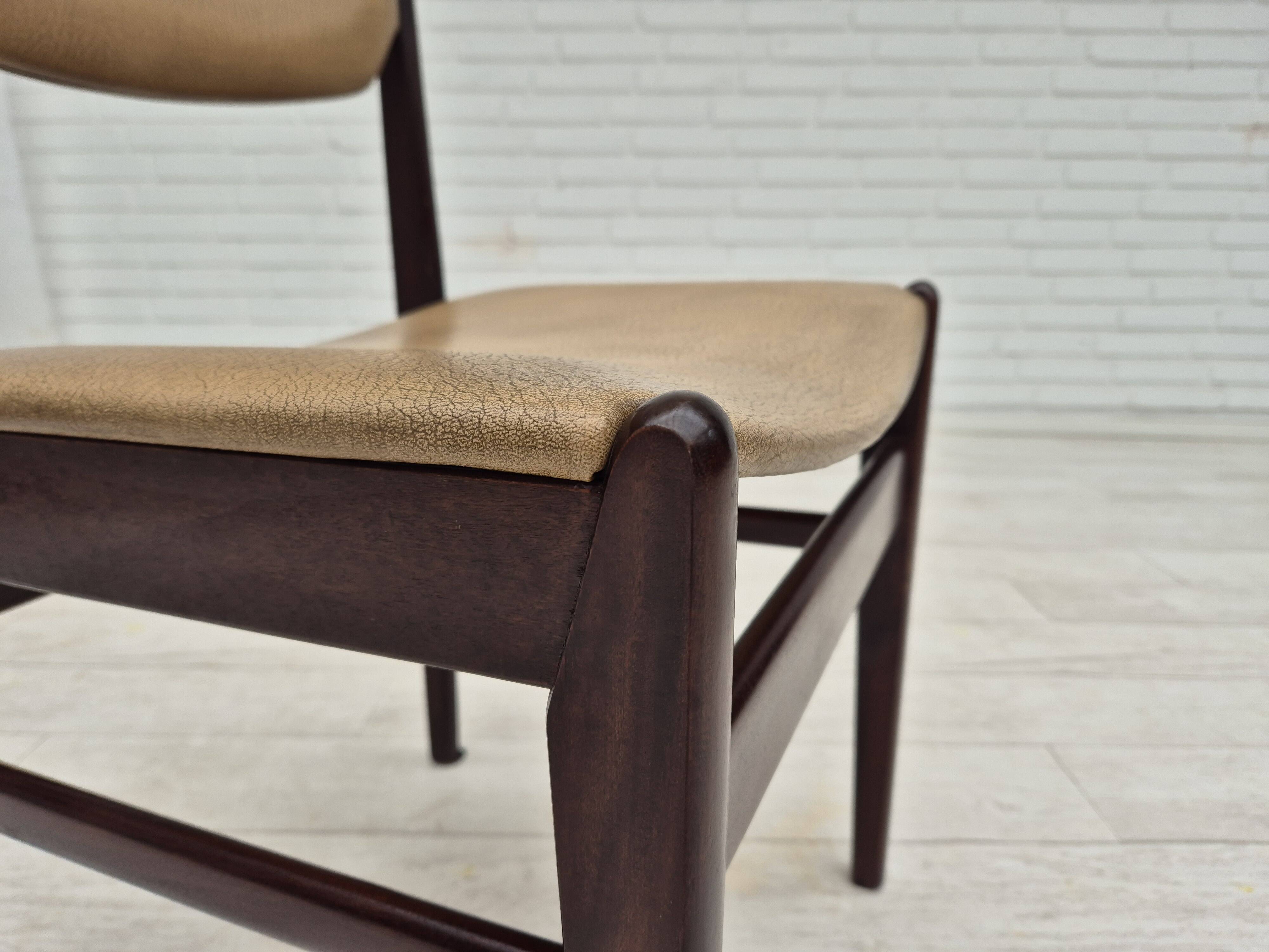 1970s, set of 5 Danish dinning chairs, original condition, teak wood, leather.