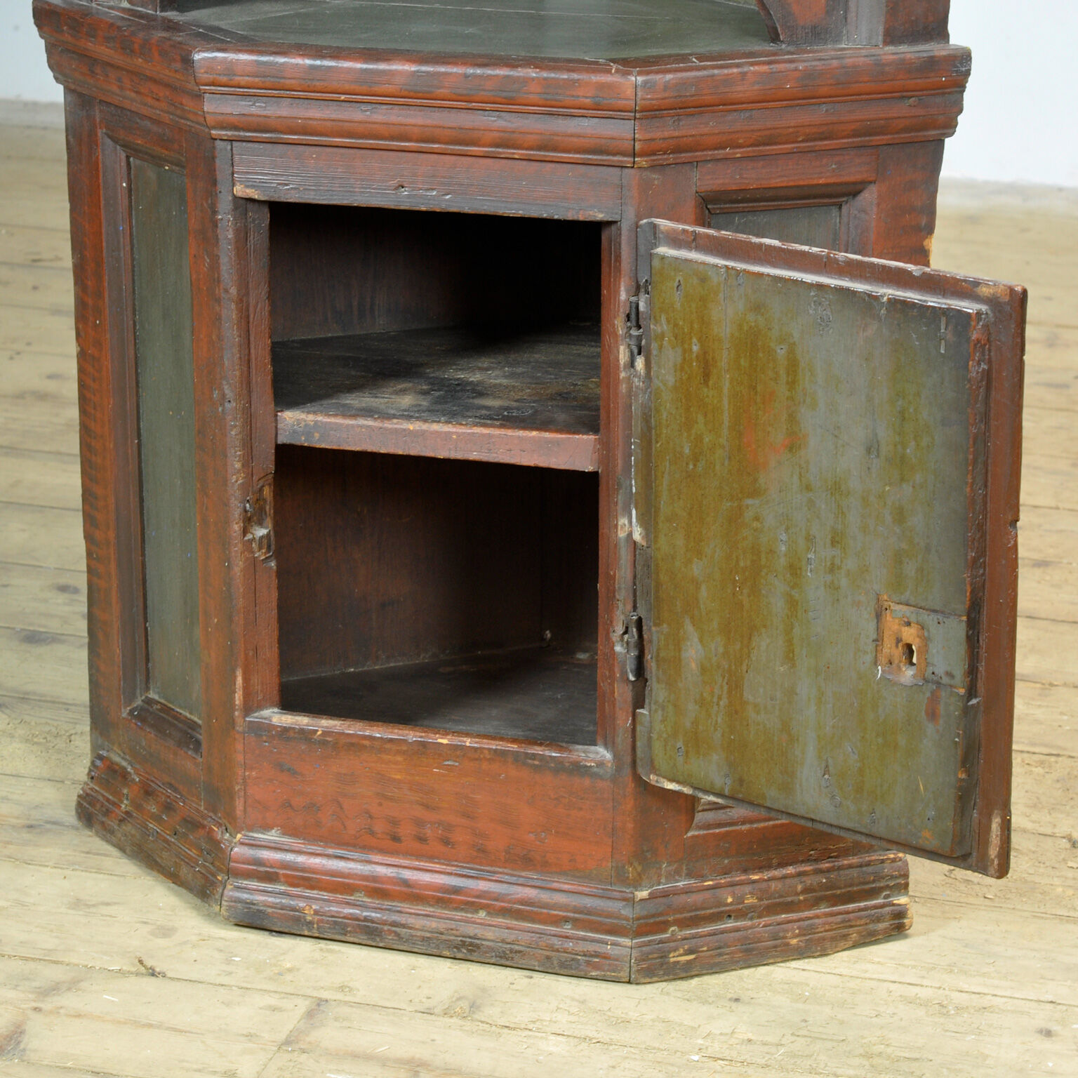 Swedish Farmhouse Corner Cabinet, 1817
