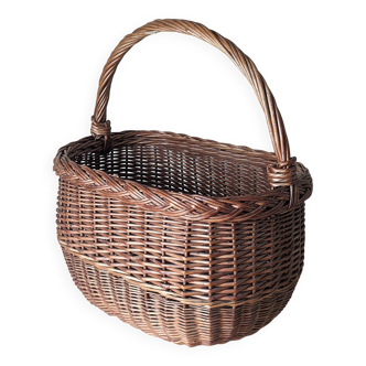 Wicker basket with handle