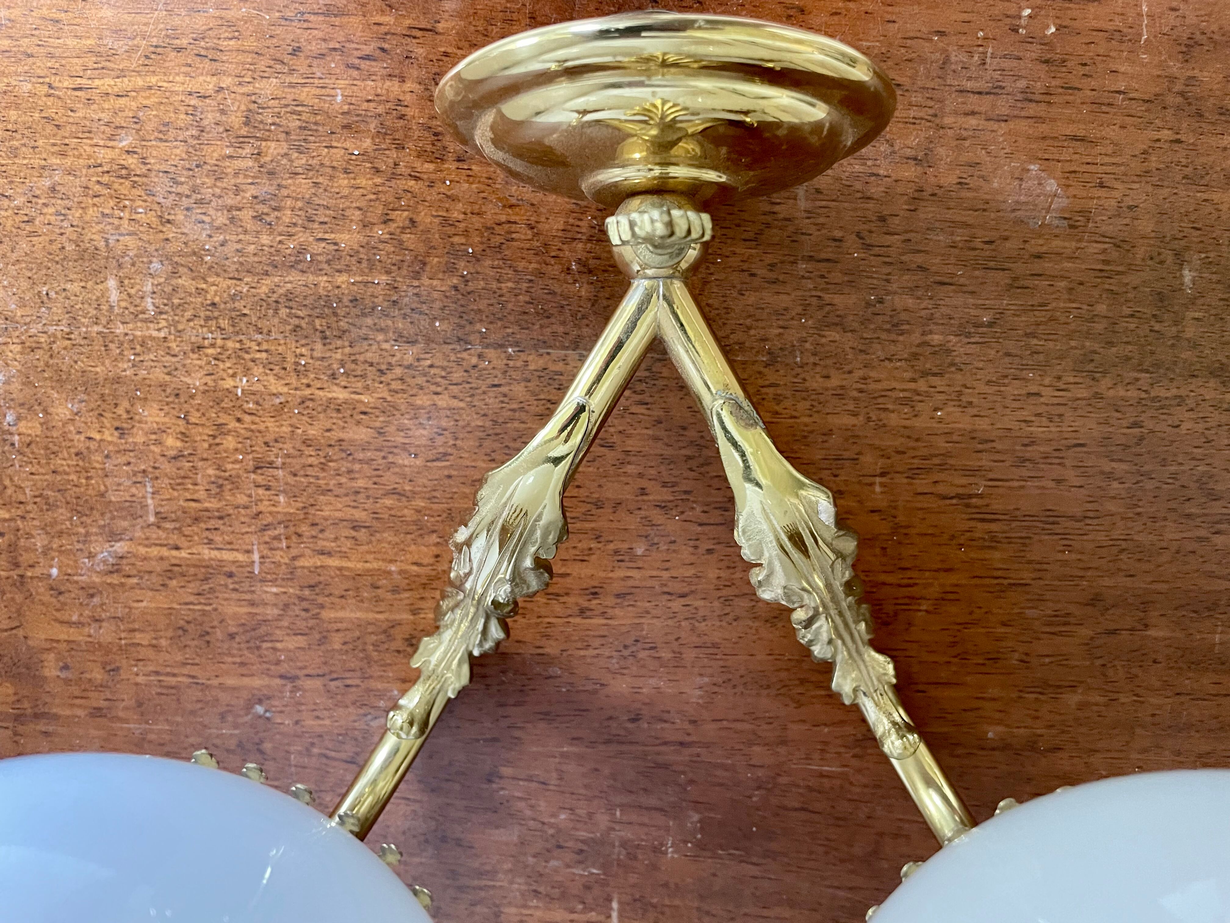 Paire d’appliques laiton et opaline vintage