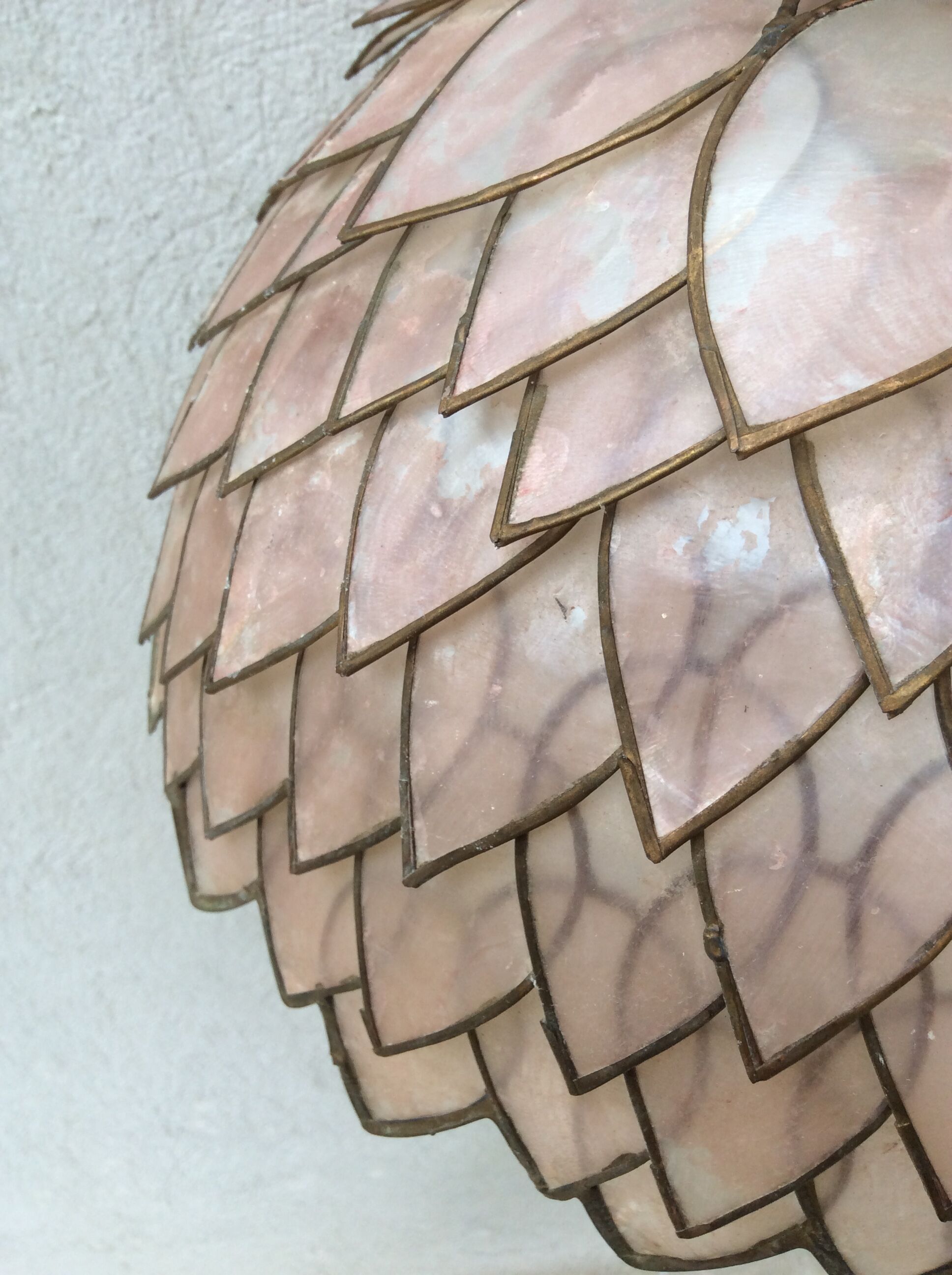 Mother-of-pearl and brass vintage lotus flower-shaped suspension