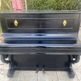 Piano droit noir
