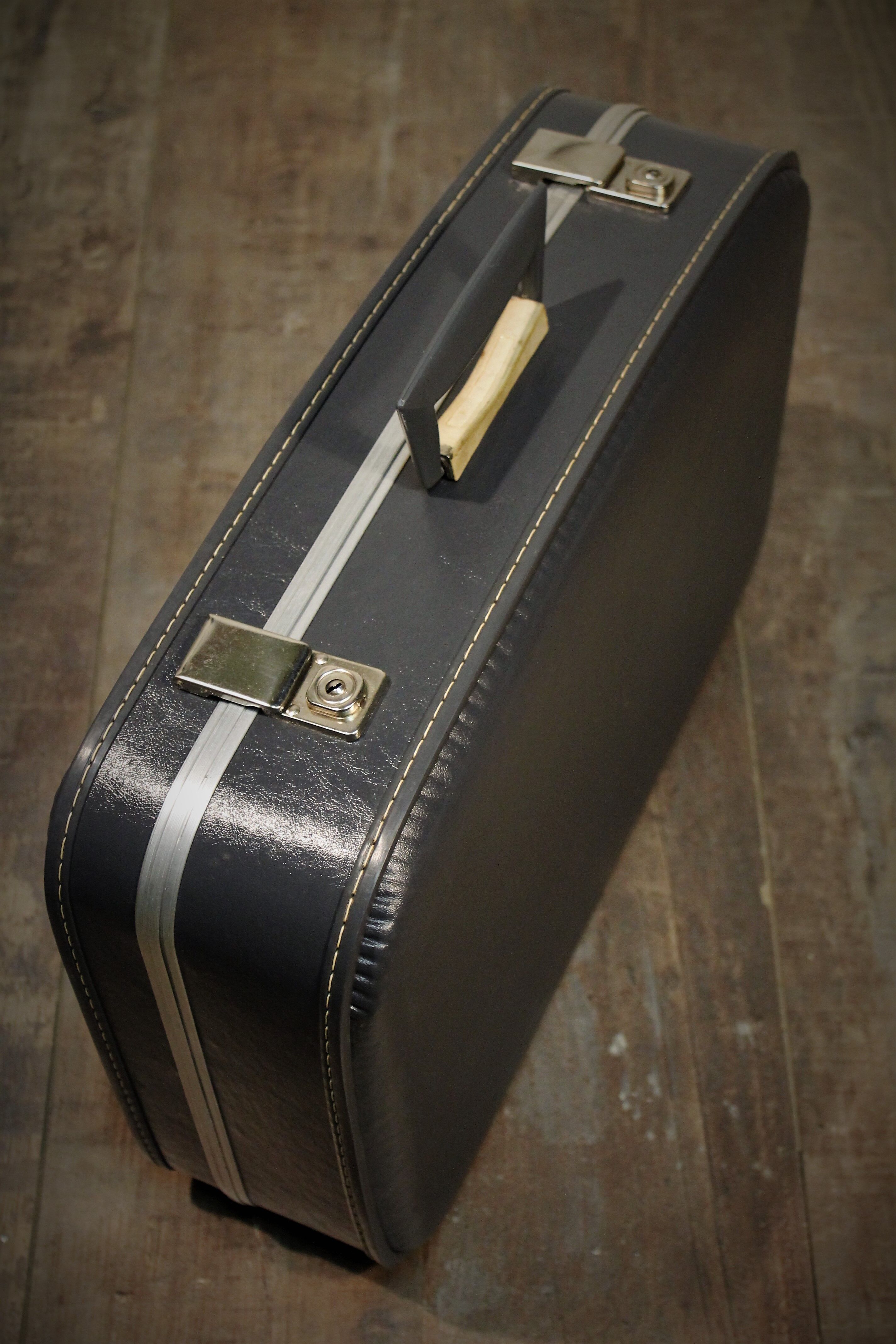 Nesting suitcases hostess & steward 60s